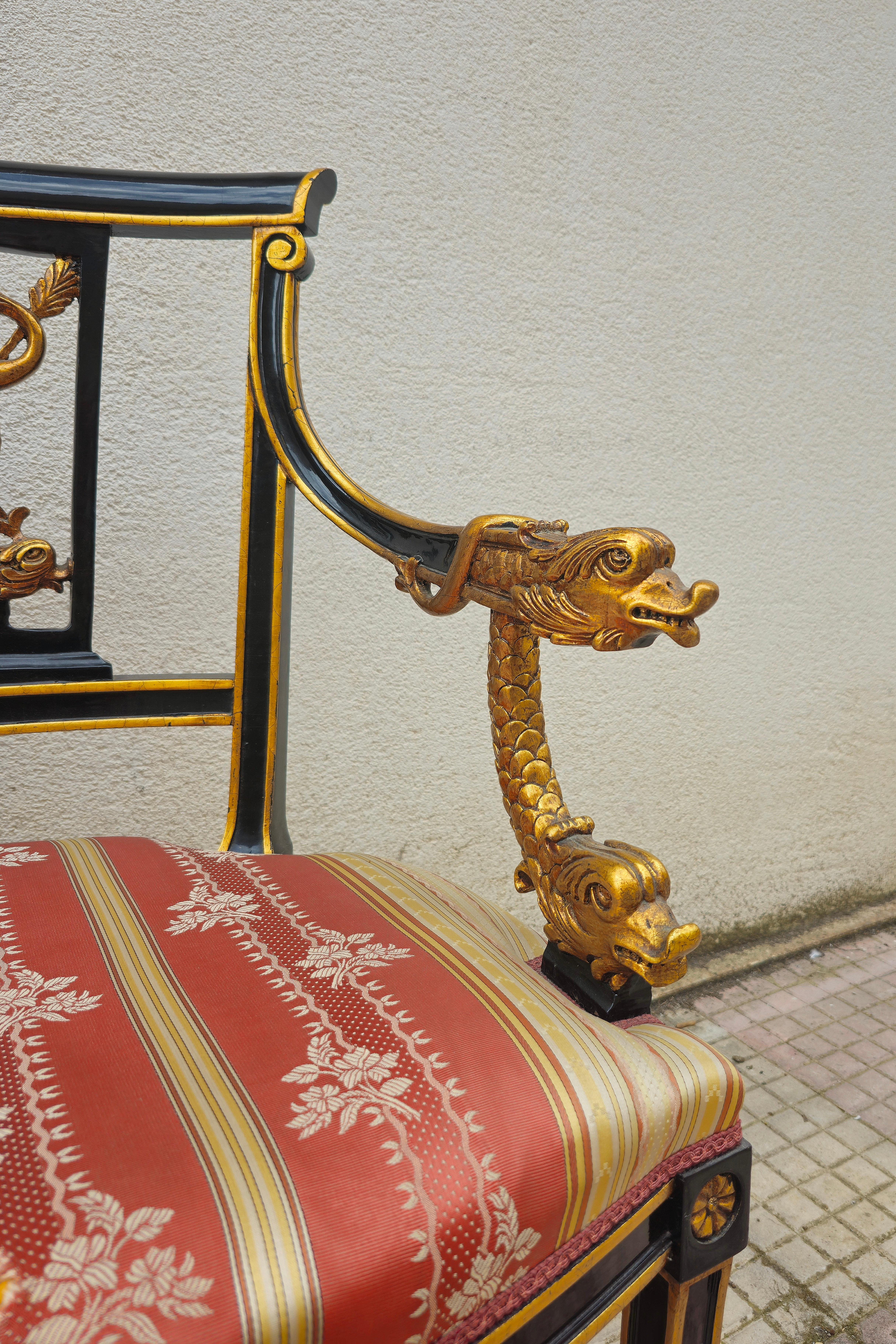 Sofá estilo Napoleón III en madera lacada en negro y detalles dorados. Mediados de siglo en Bueno estado para la venta en Palermo, IT