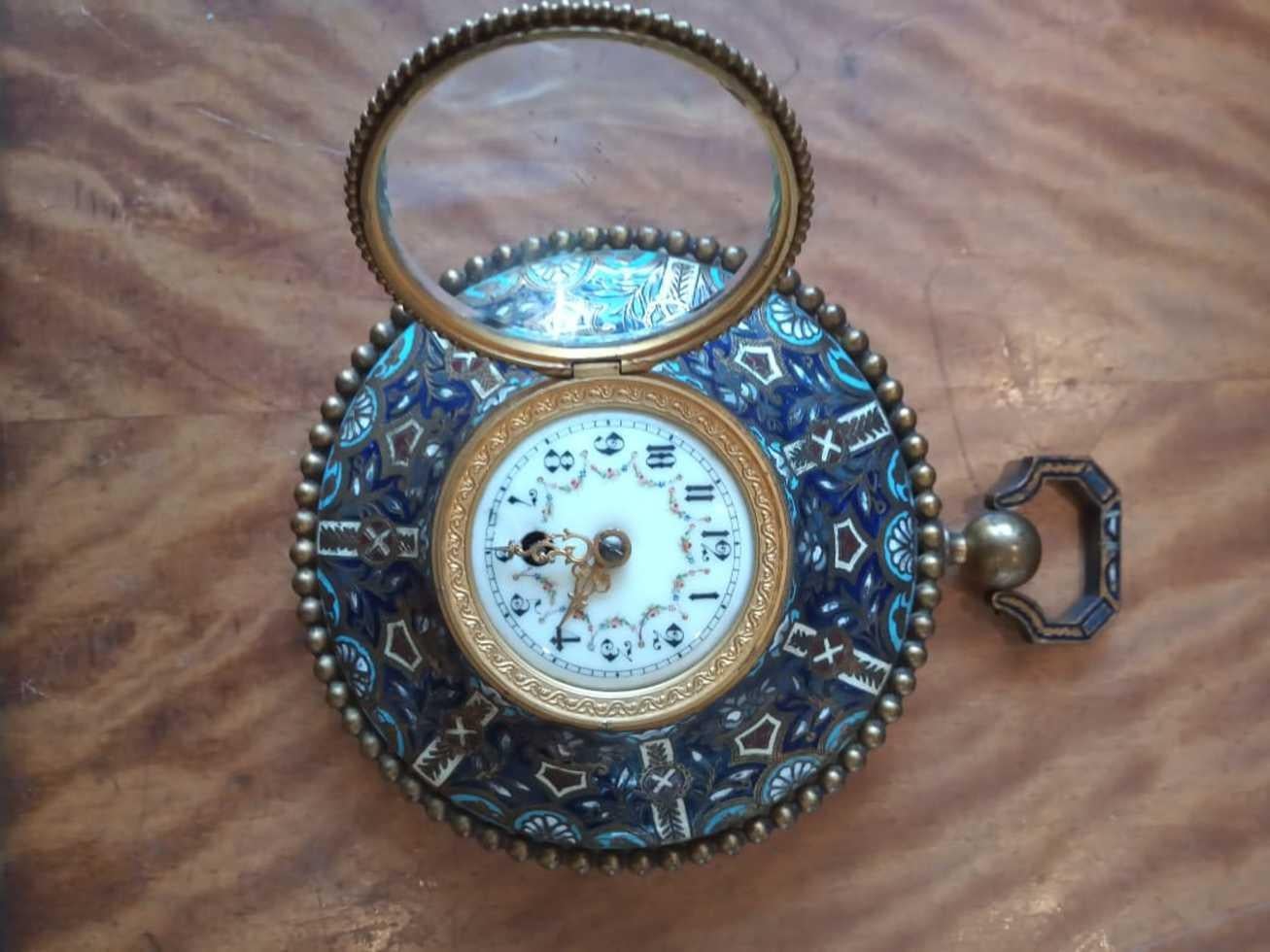 Napoleon III Table Clock Bronze and Champlevé Enamel In Good Condition In Buenos Aires, Argentina