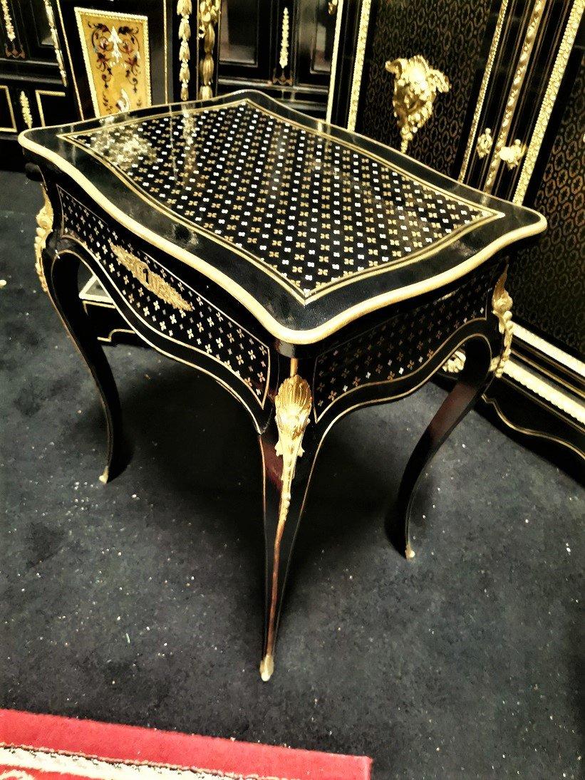 Elegant small table vanity in Boulle marquetry Napoleon III made up of four brass leaves set in mother of pearl crosses. Marquetry on all sides. Interior with mirror framed with brass rods, and a belt drawer. And a compartment under the