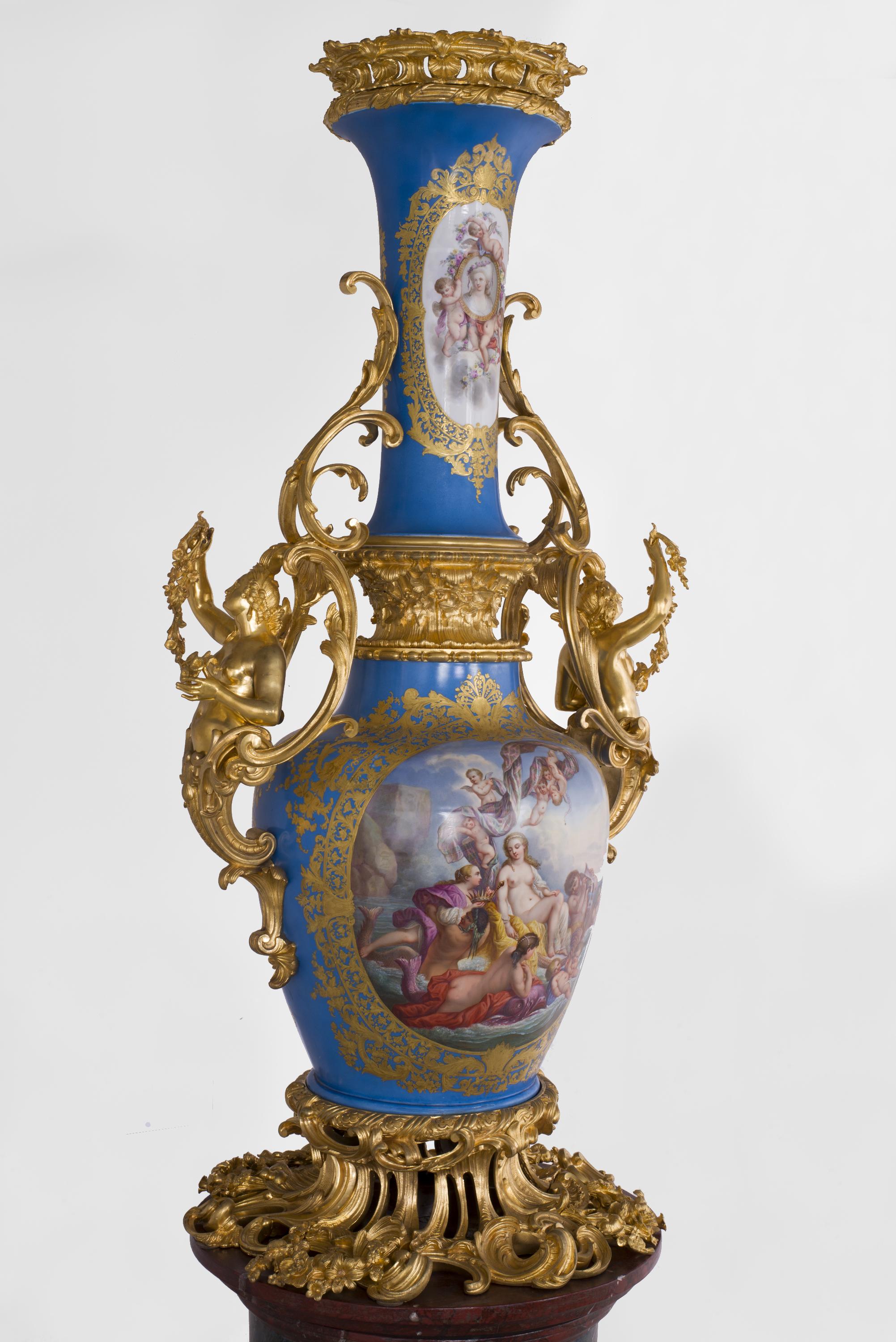 Vase Napoléon III en porcelaine de Paris monté en bronze doré avec Espagnolette en vente 8