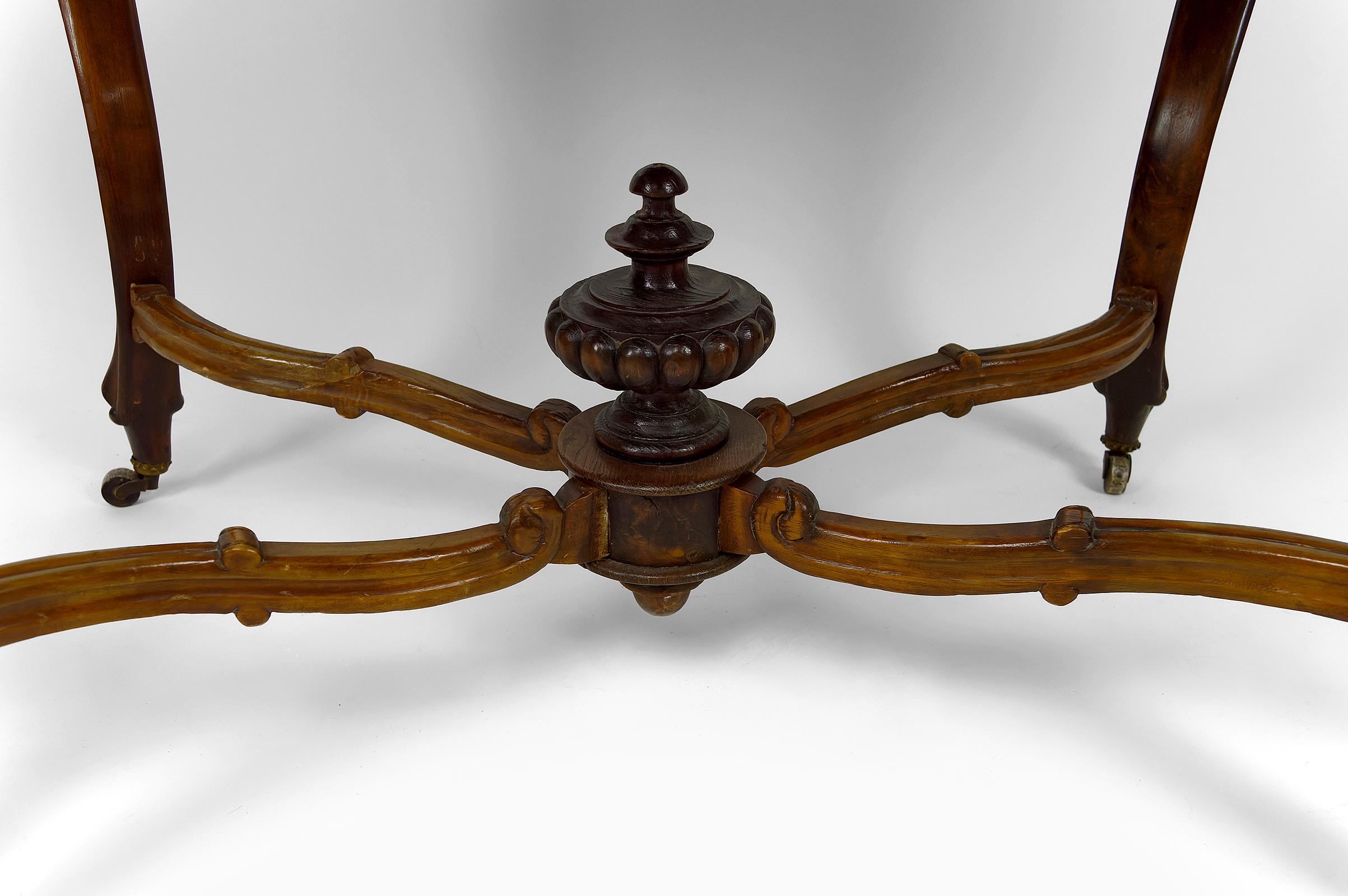 Marbre Table de violon Napoléon III en noyer et marbre blanc, France, datant d'environ 1880