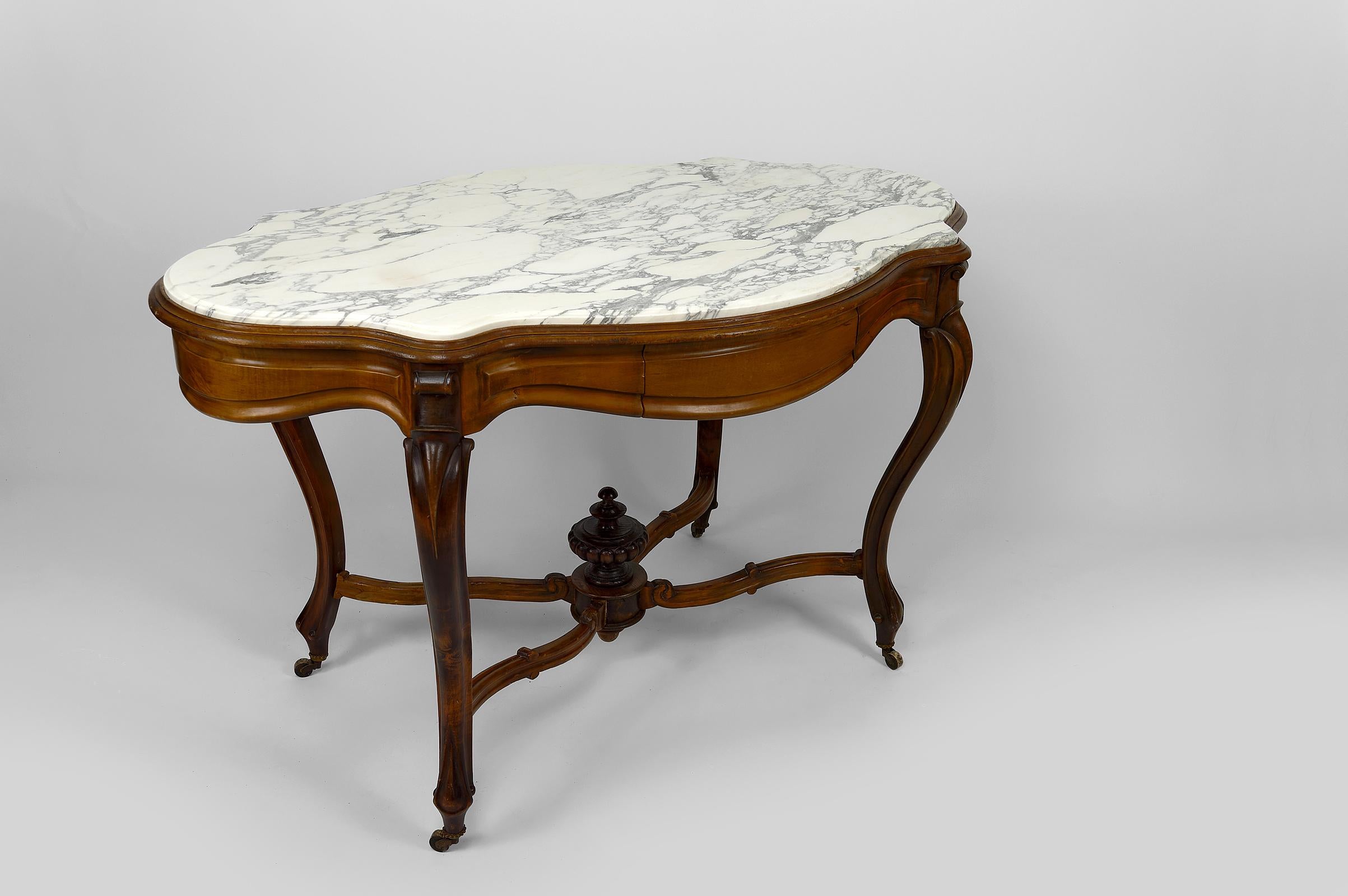 Français Table de violon Napoléon III en noyer et marbre blanc, France, datant d'environ 1880