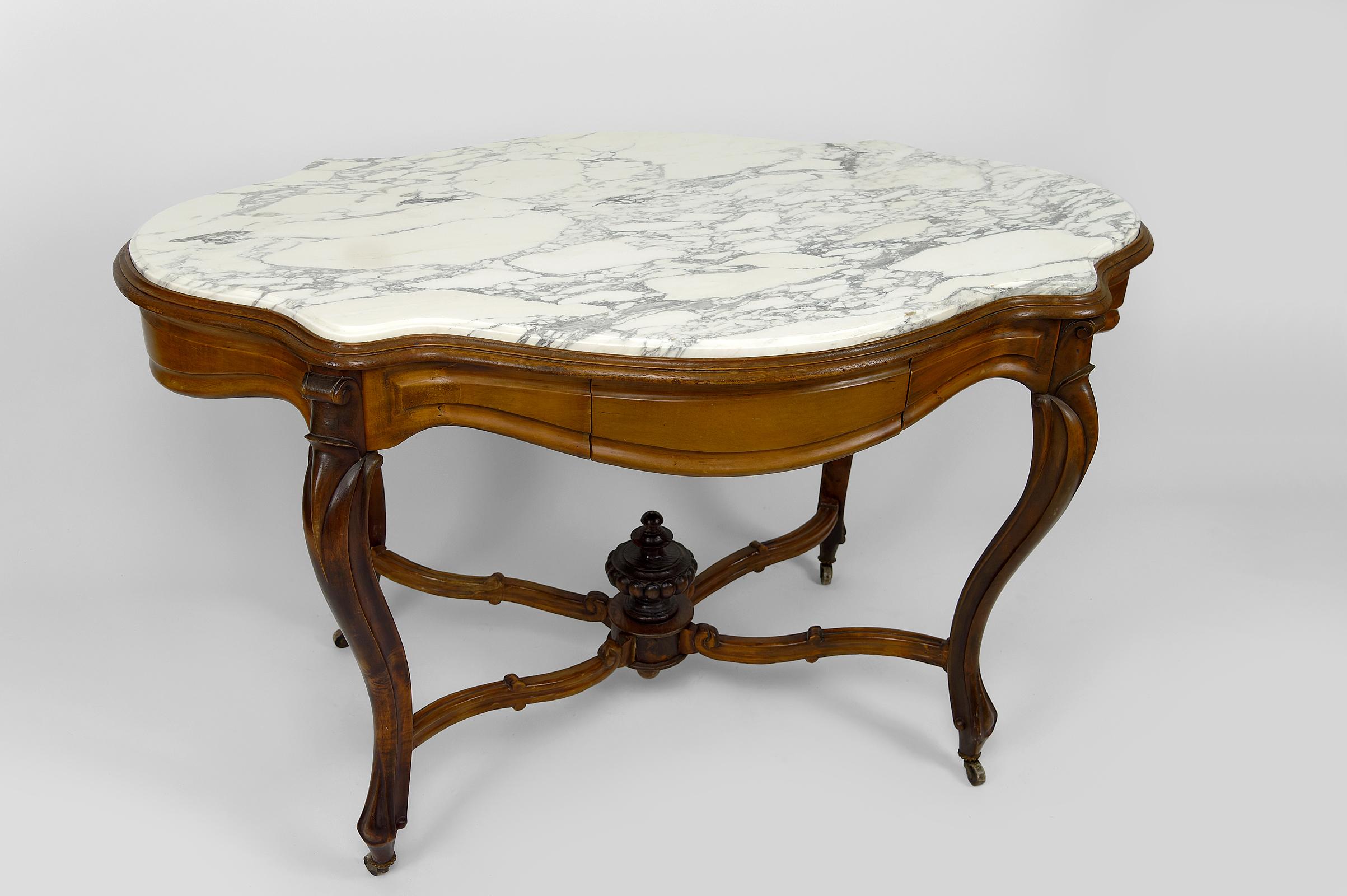 Table de violon Napoléon III en noyer et marbre blanc, France, datant d'environ 1880 Bon état à VÉZELAY, FR