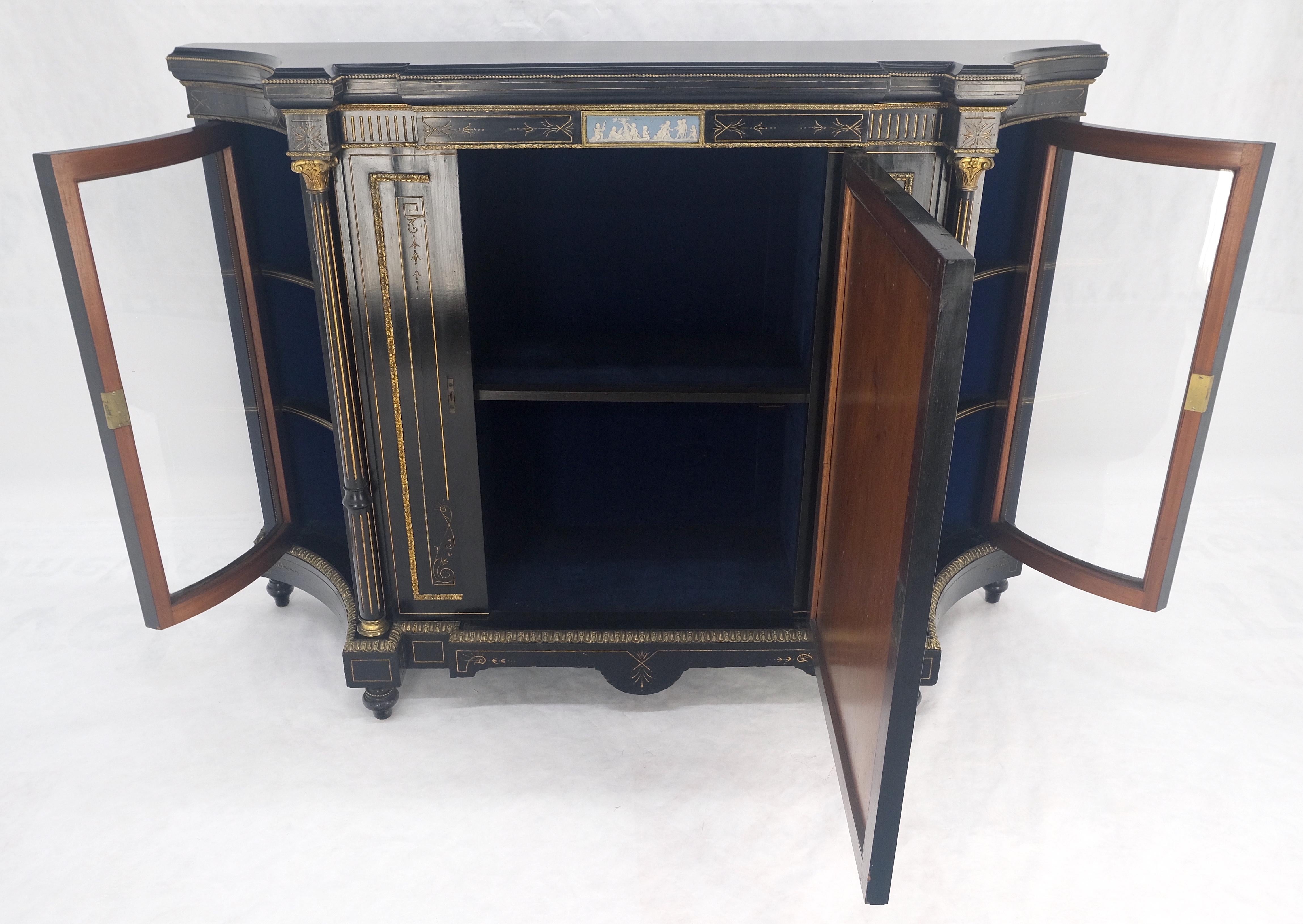 Napoleone III Wedgewood Placca con supporti in bronzo Laccato nero Credenza Server francese in vendita 5