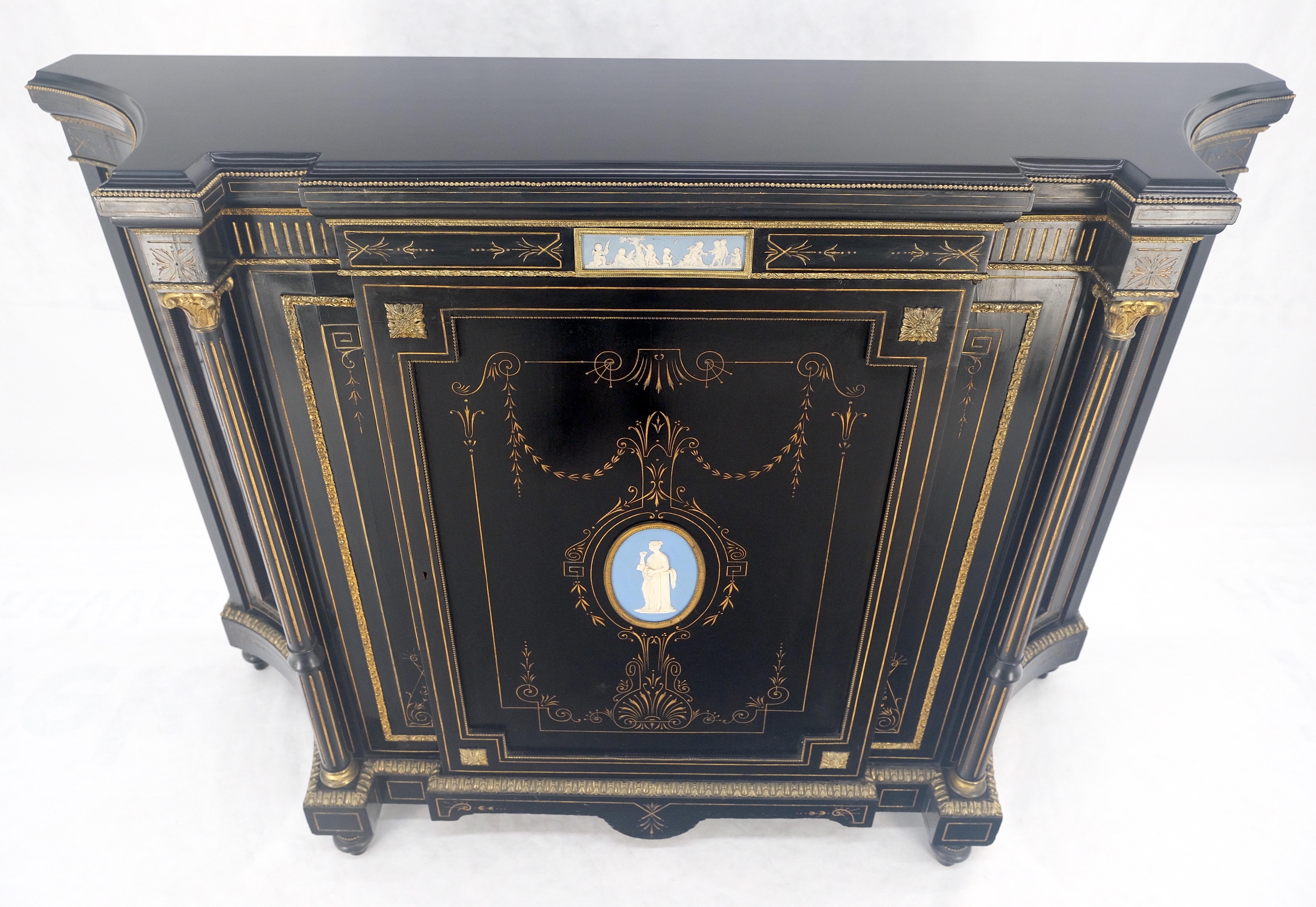 Napoleone III Wedgewood Placca con supporti in bronzo Laccato nero Credenza Server francese in vendita 8