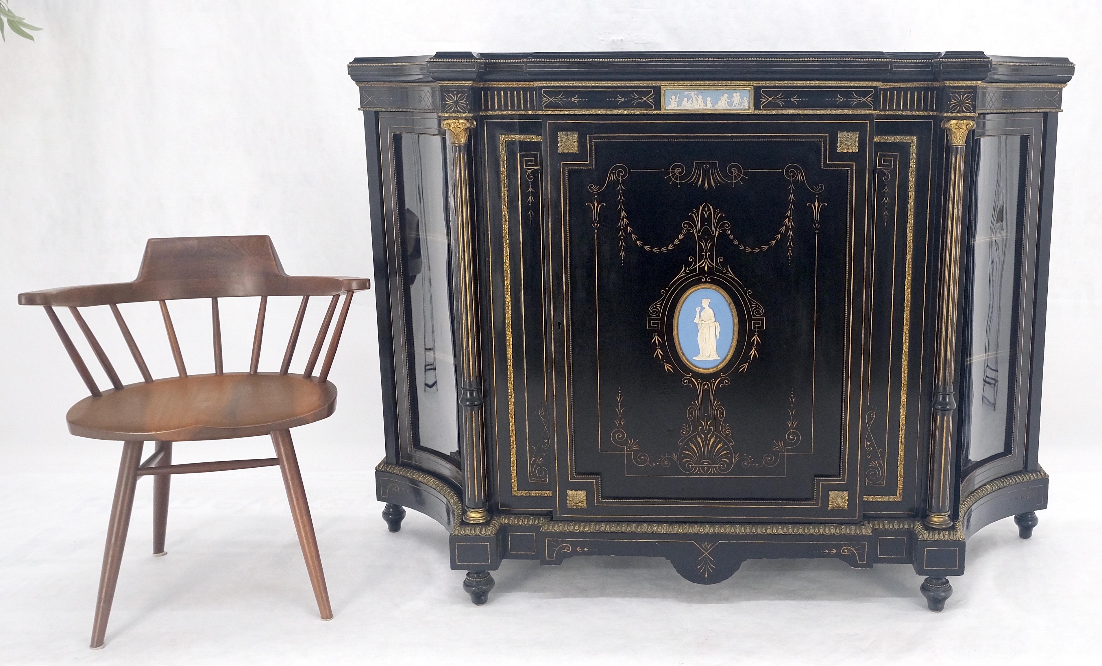 Bronzo Napoleone III Wedgewood Placca con supporti in bronzo Laccato nero Credenza Server francese in vendita
