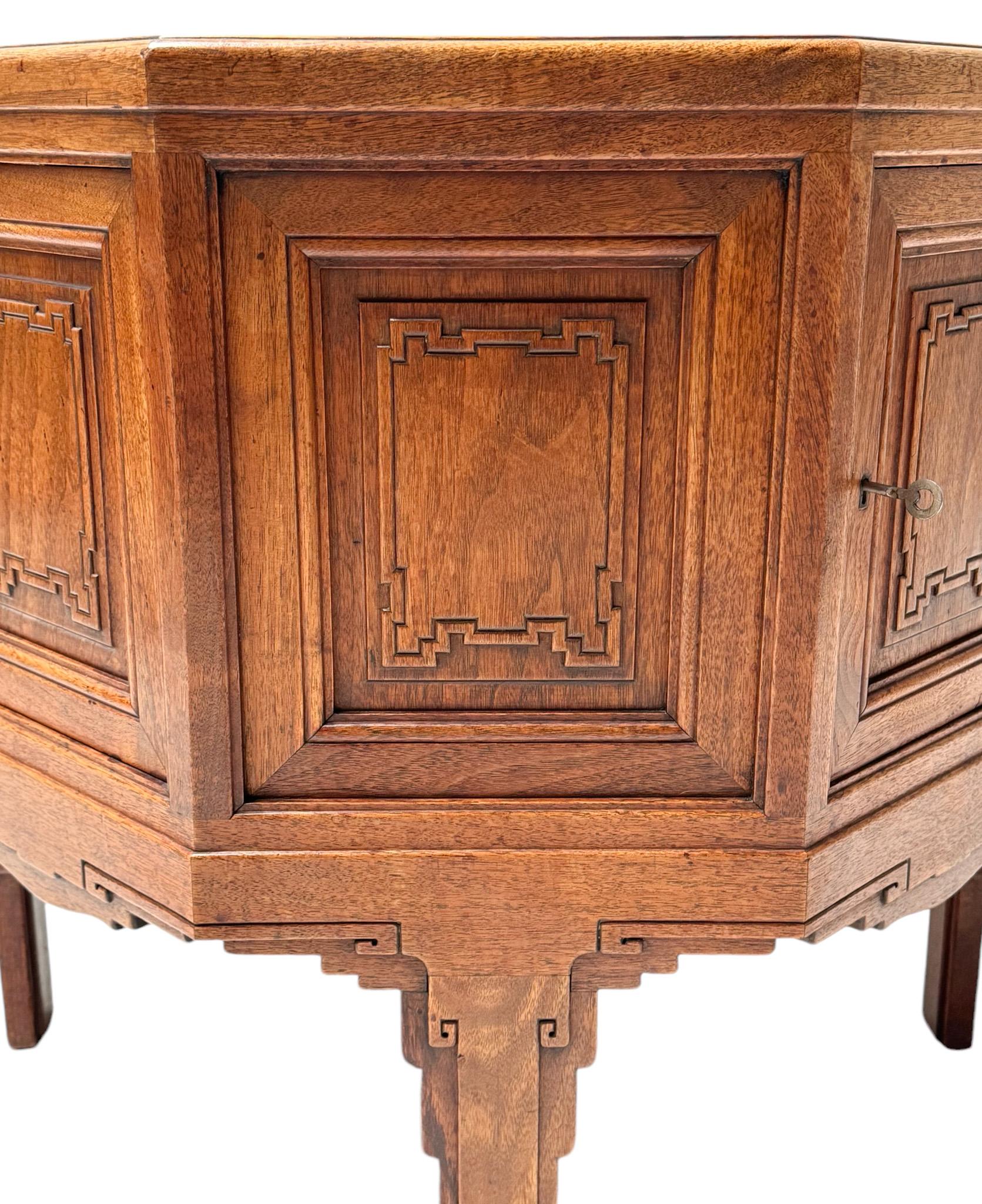Table basse ou meuble de rangement de l'école Amsterdamse Le Grand Art Déco, années 1920 en vente 2