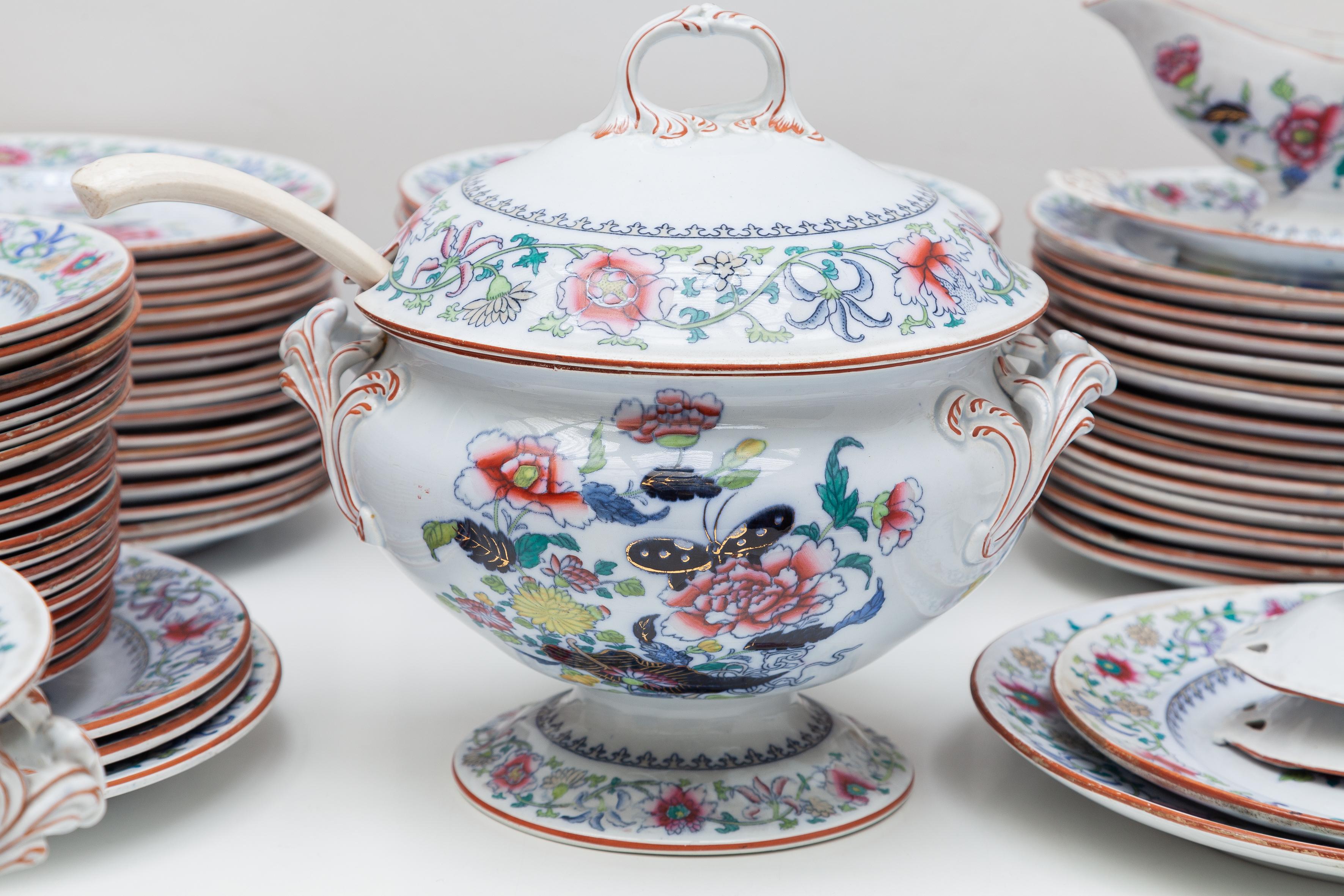 Napoleon Three Service Set Familie Rose Decor by Boch Freres, Keramis, Belgium In Good Condition In Antwerp, BE