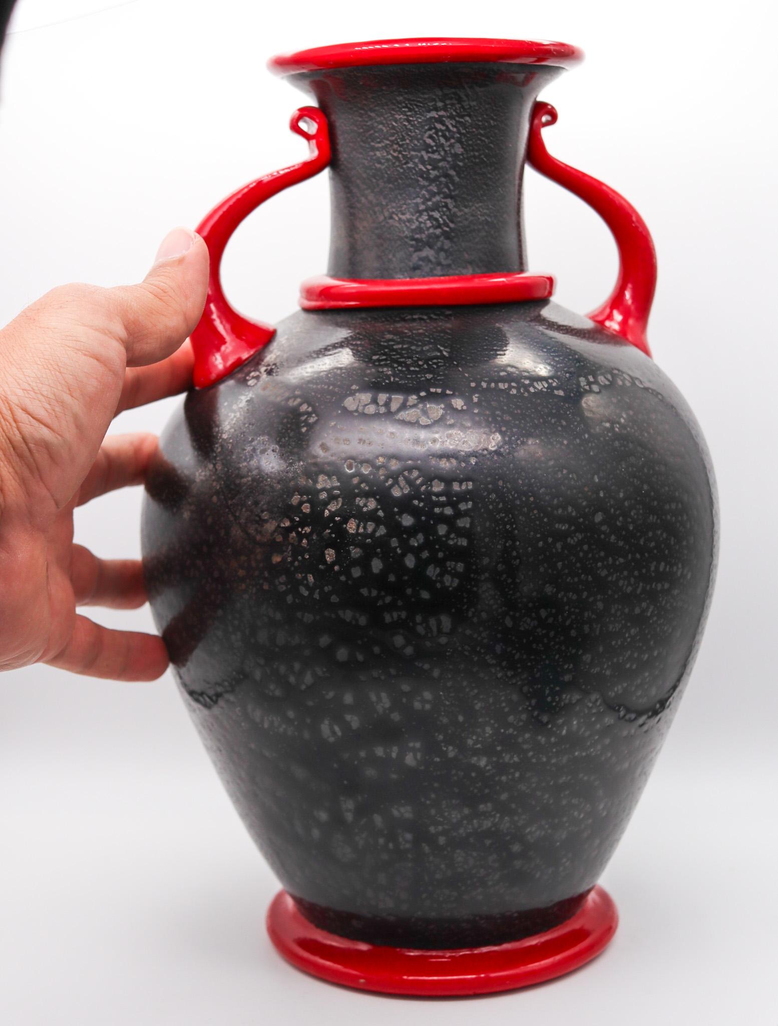 Napoleone Martinuzzi 1935 Murano Amphora Vase Venetian Vetro Black & Rosso Glass For Sale 3