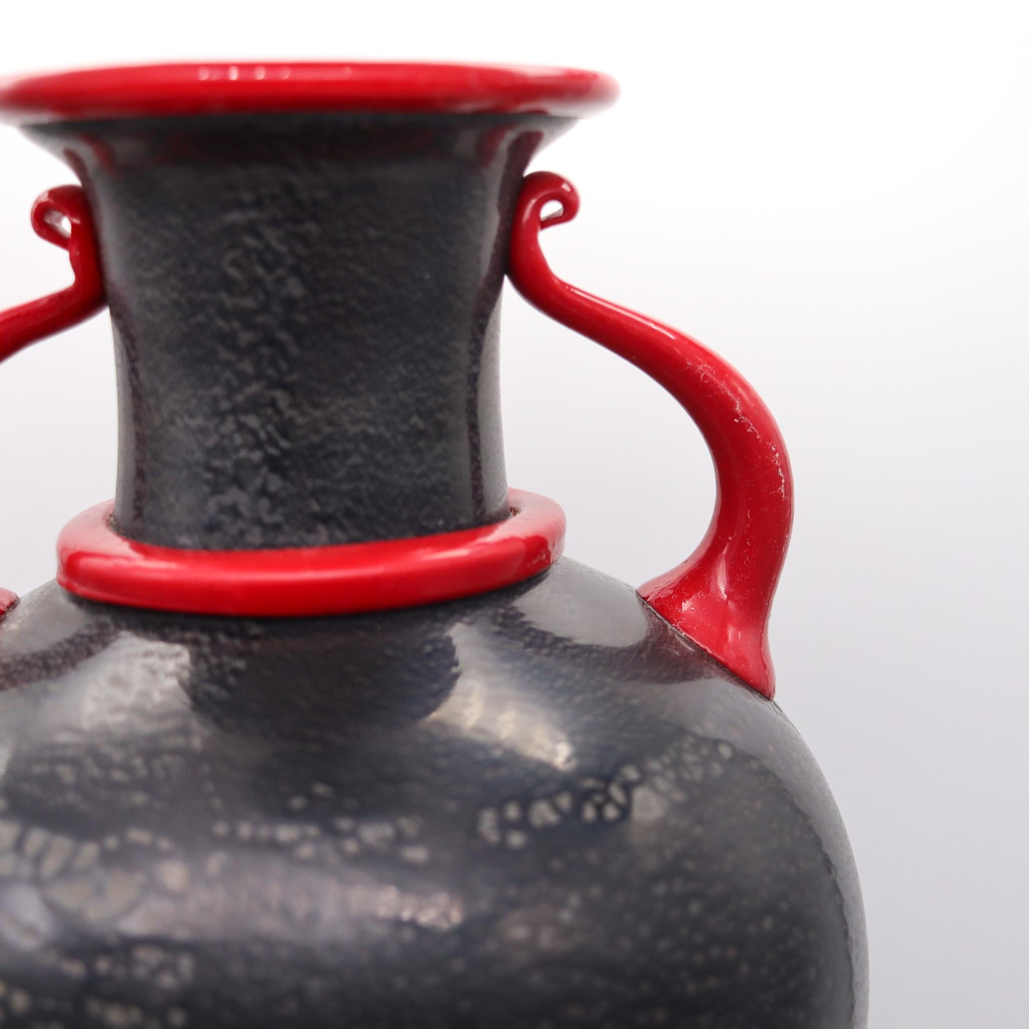 Napoleone Martinuzzi 1935 Murano Amphora Vase Venetian Vetro Black & Rosso Glass In Excellent Condition For Sale In Miami, FL