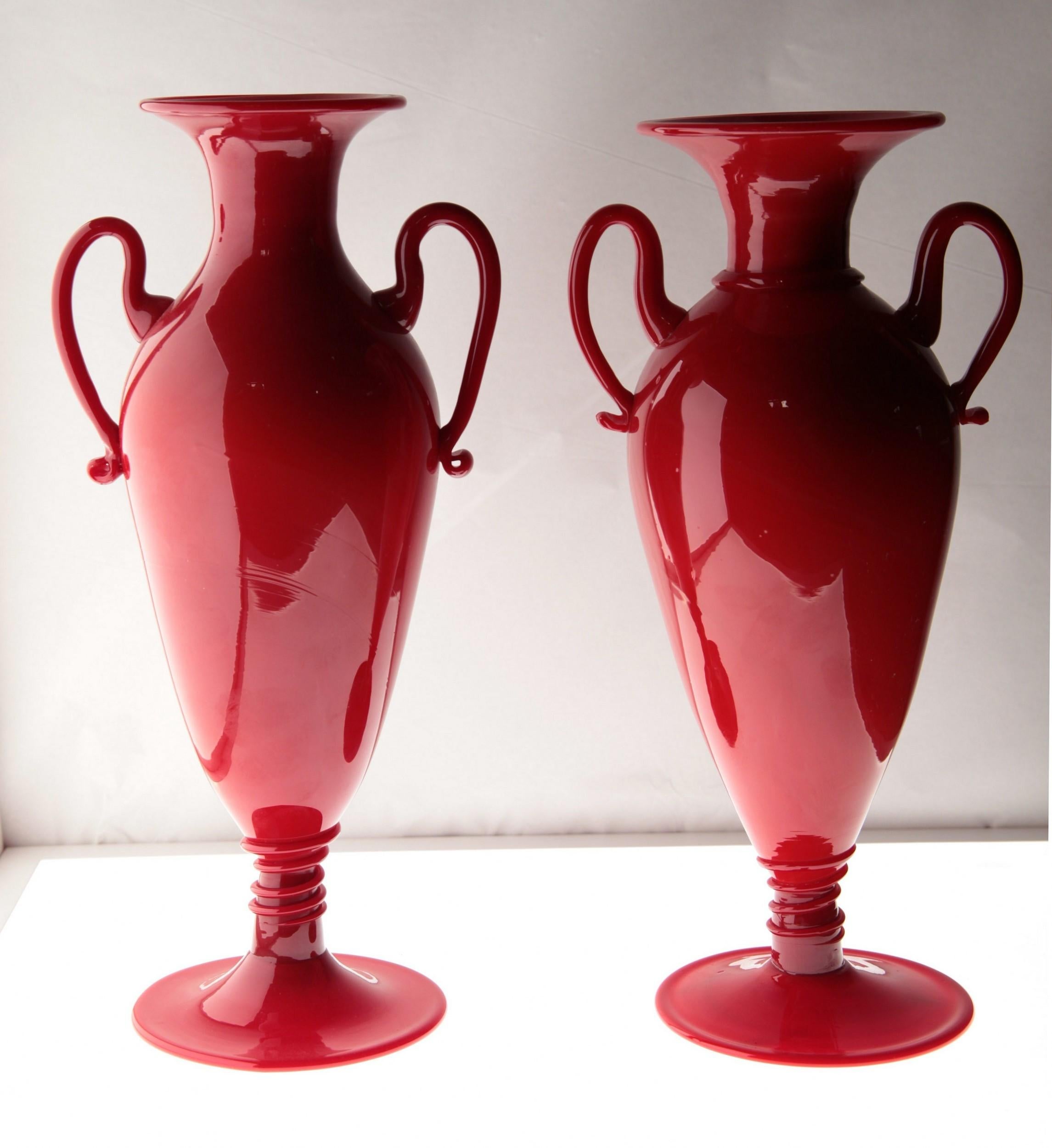 Napoleone Martinuzzi for Pauly, Two Coral Red Murano Glass Footed Vase, 1960s 3