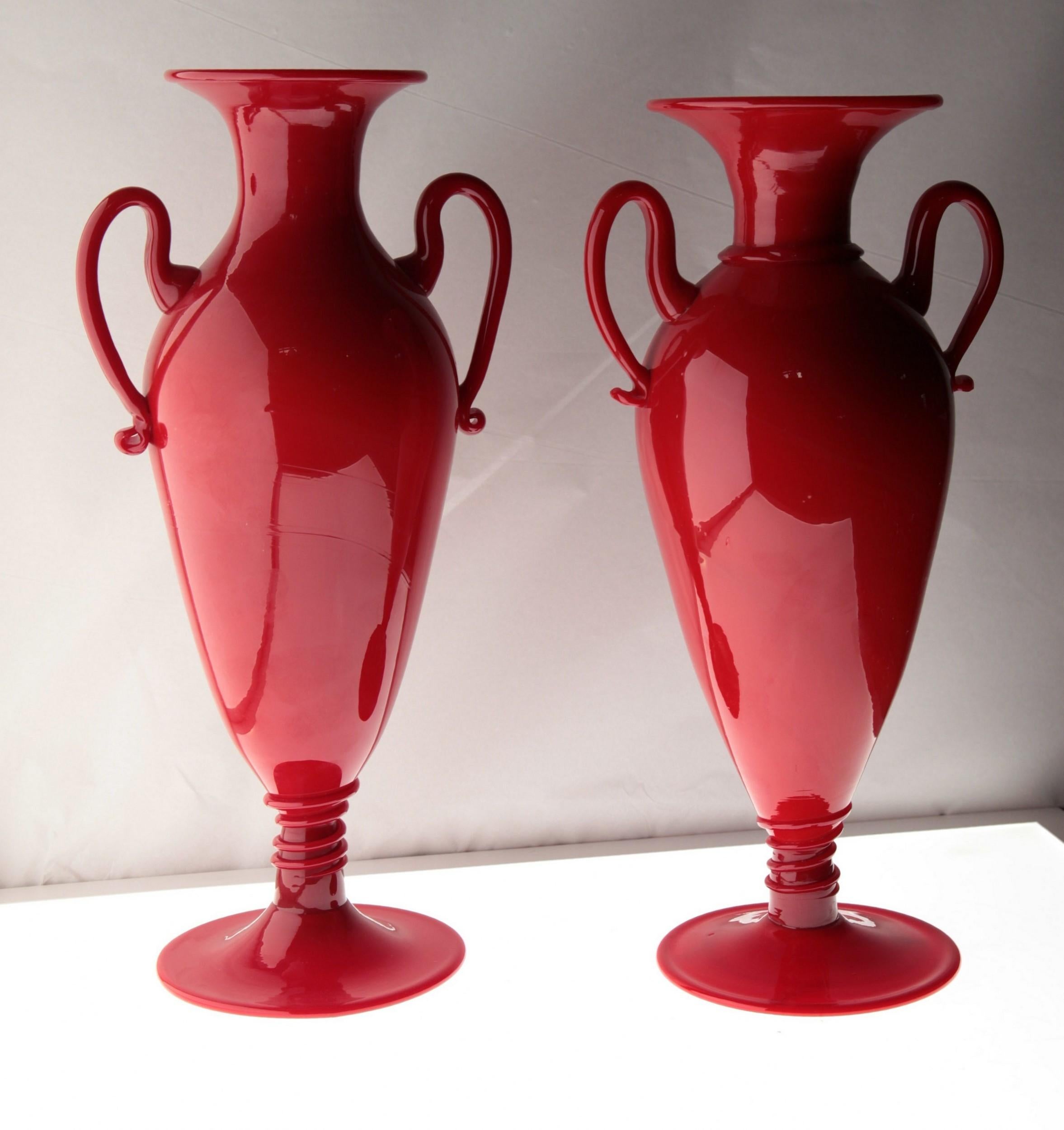 Napoleone Martinuzzi for Pauly, Two Coral Red Murano Glass Footed Vase, 1960s In Good Condition In Tavarnelle val di Pesa, Florence
