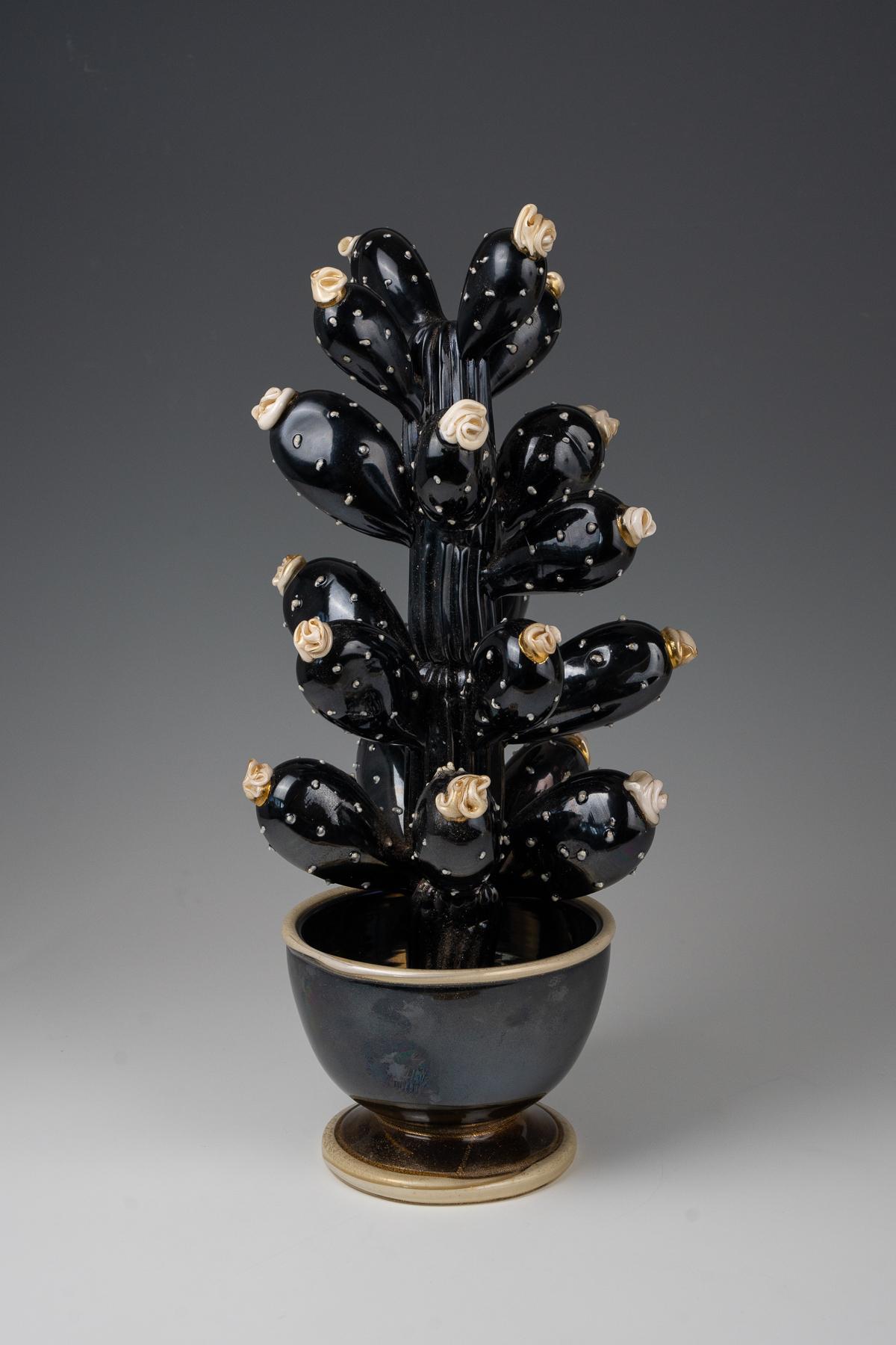 Napoleone Martinuzzi (1892-1977) per Venini, cactus, 1930 ca.
succulente in vetro in un vaso di vetro
prodotto da Venini & C., Murano, Italia
46 cm (altezza)
firmato con timbro ad acido di due righe 

condizioni eccellenti