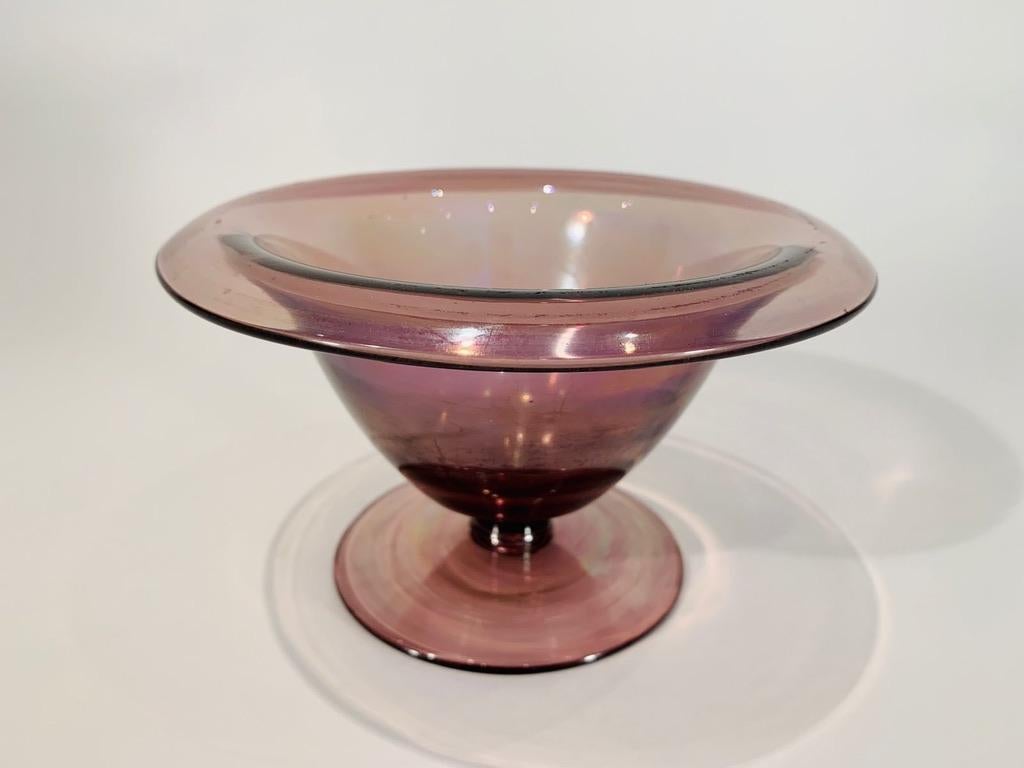 Art Deco Napoleone Martinuzzi Murano glass violet iridescent circa 1930 bowl. For Sale