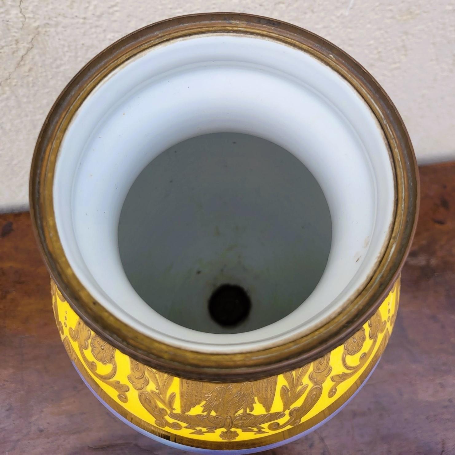 Bataille napoléonienne, grand vase en porcelaine jaune, 19e siècle en vente 5