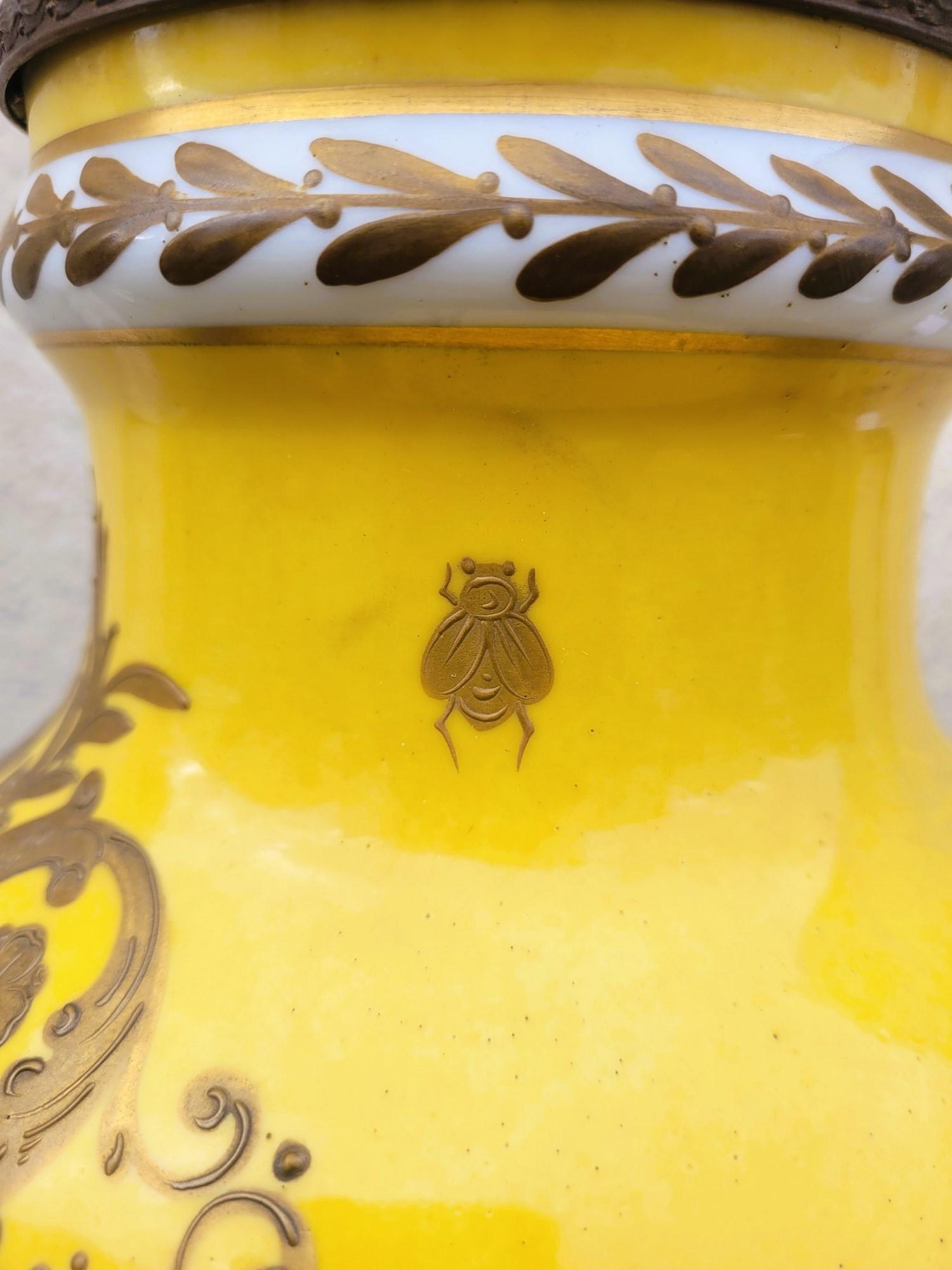 Bataille napoléonienne, grand vase en porcelaine jaune, 19e siècle en vente 8