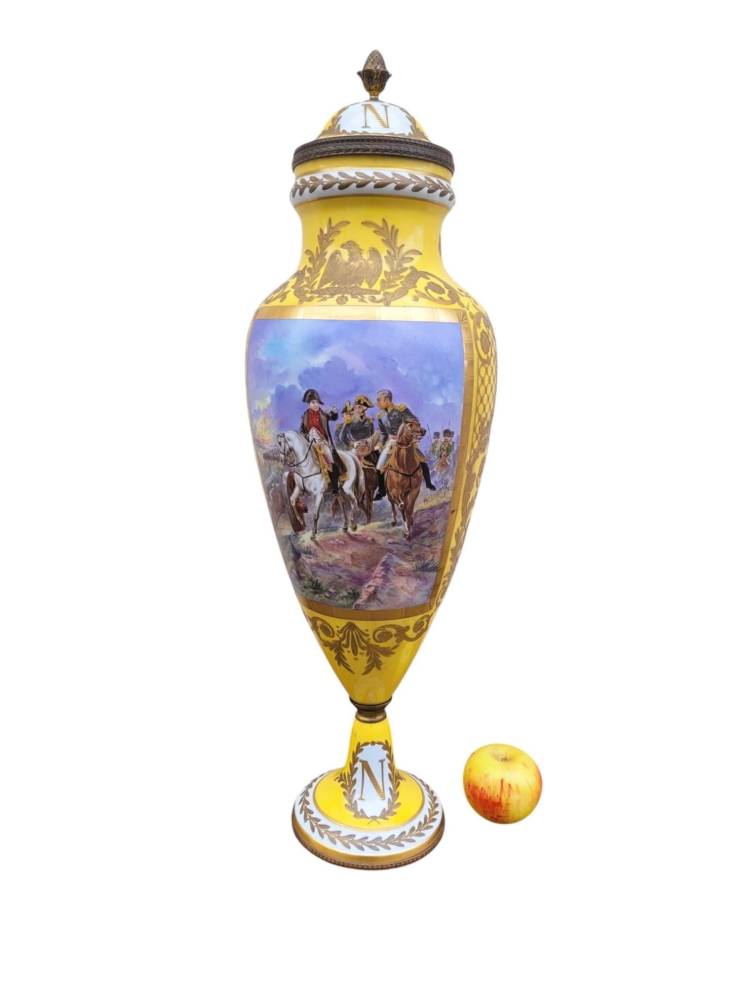 Bataille napoléonienne, grand vase en porcelaine jaune, 19e siècle en vente 13