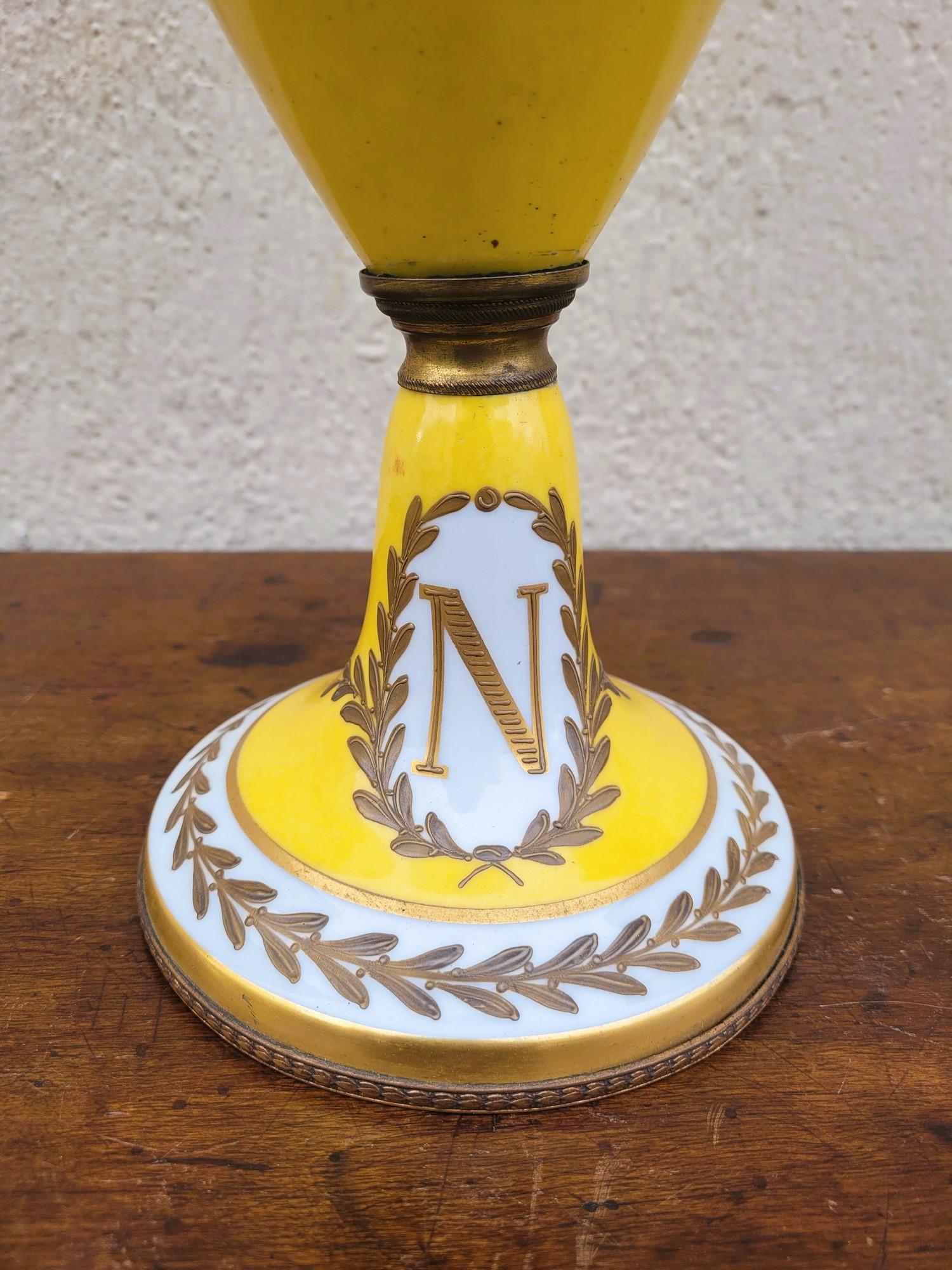 Bataille napoléonienne, grand vase en porcelaine jaune, 19e siècle en vente 3