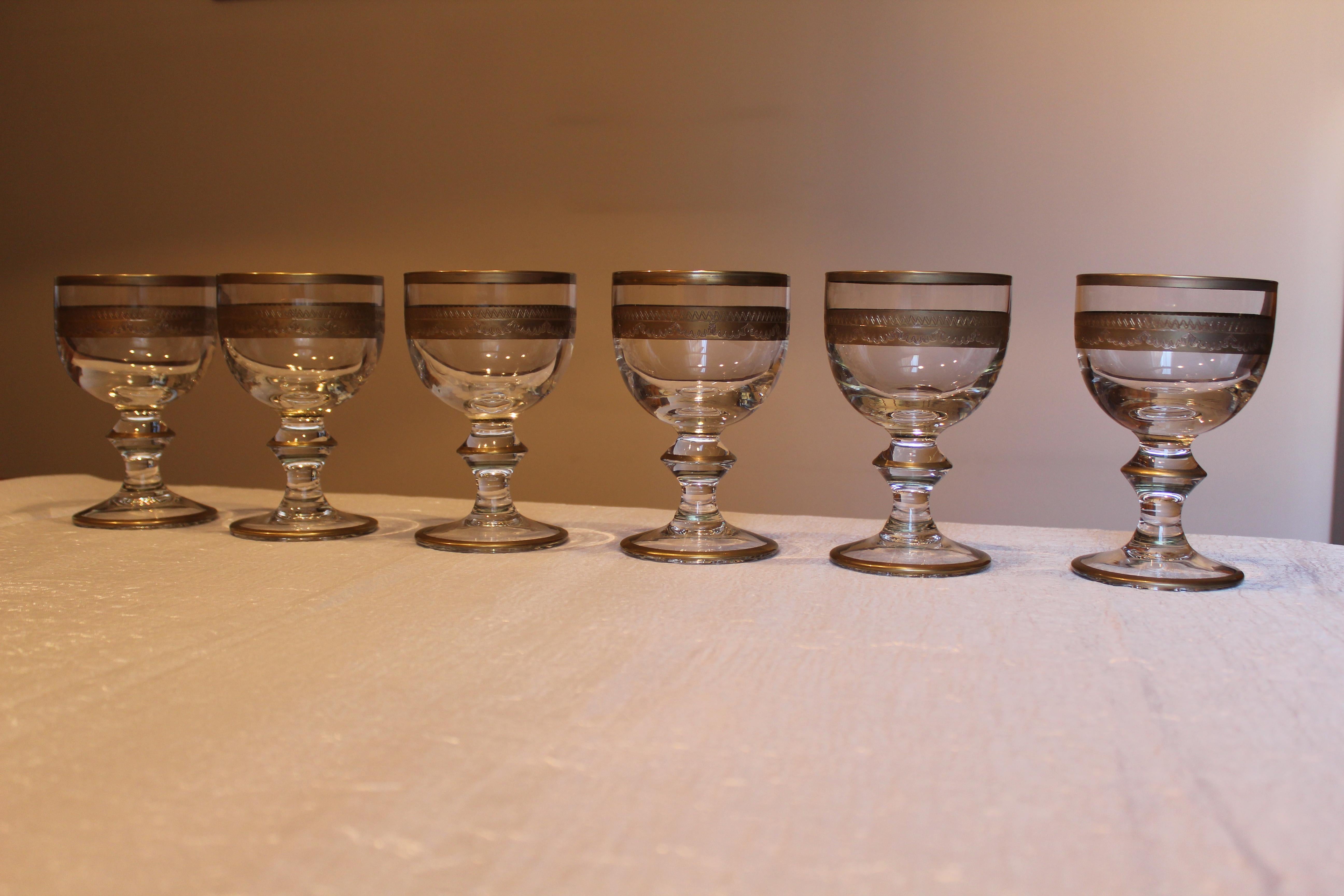 Set of 6 glasses in blown glass, Napoleonic period (late 18th century), with handmade engraved golden decoration.
 
