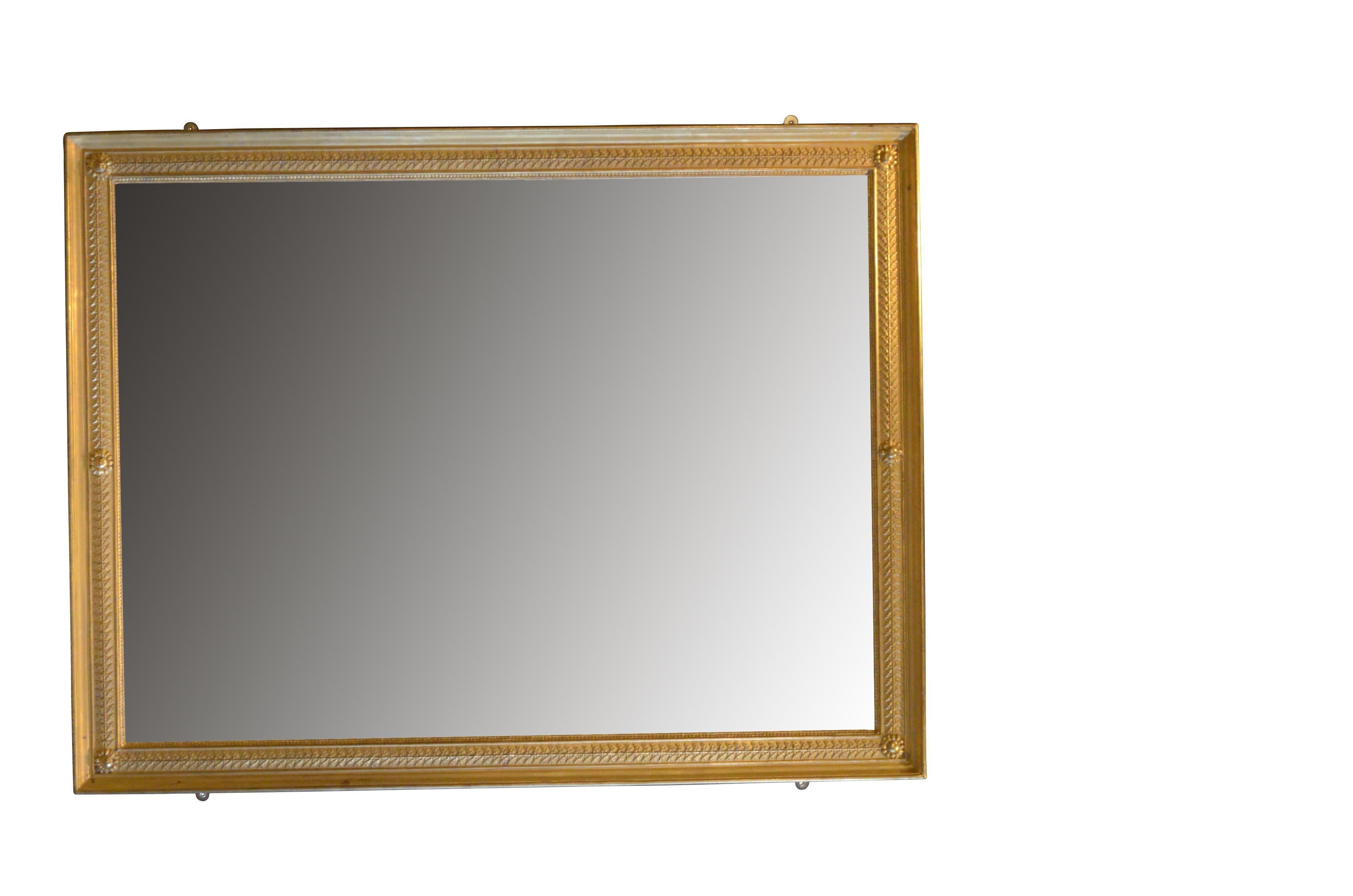 P0290 Eccezionale specchio da parete o da camino dorato dell'Impero napoleonico del XIX secolo, di forma versatile, posizionabile in entrambi i sensi, con vetro di ricambio e cornice in foglia d'oro modellata con motivi di fogliame e girasoli