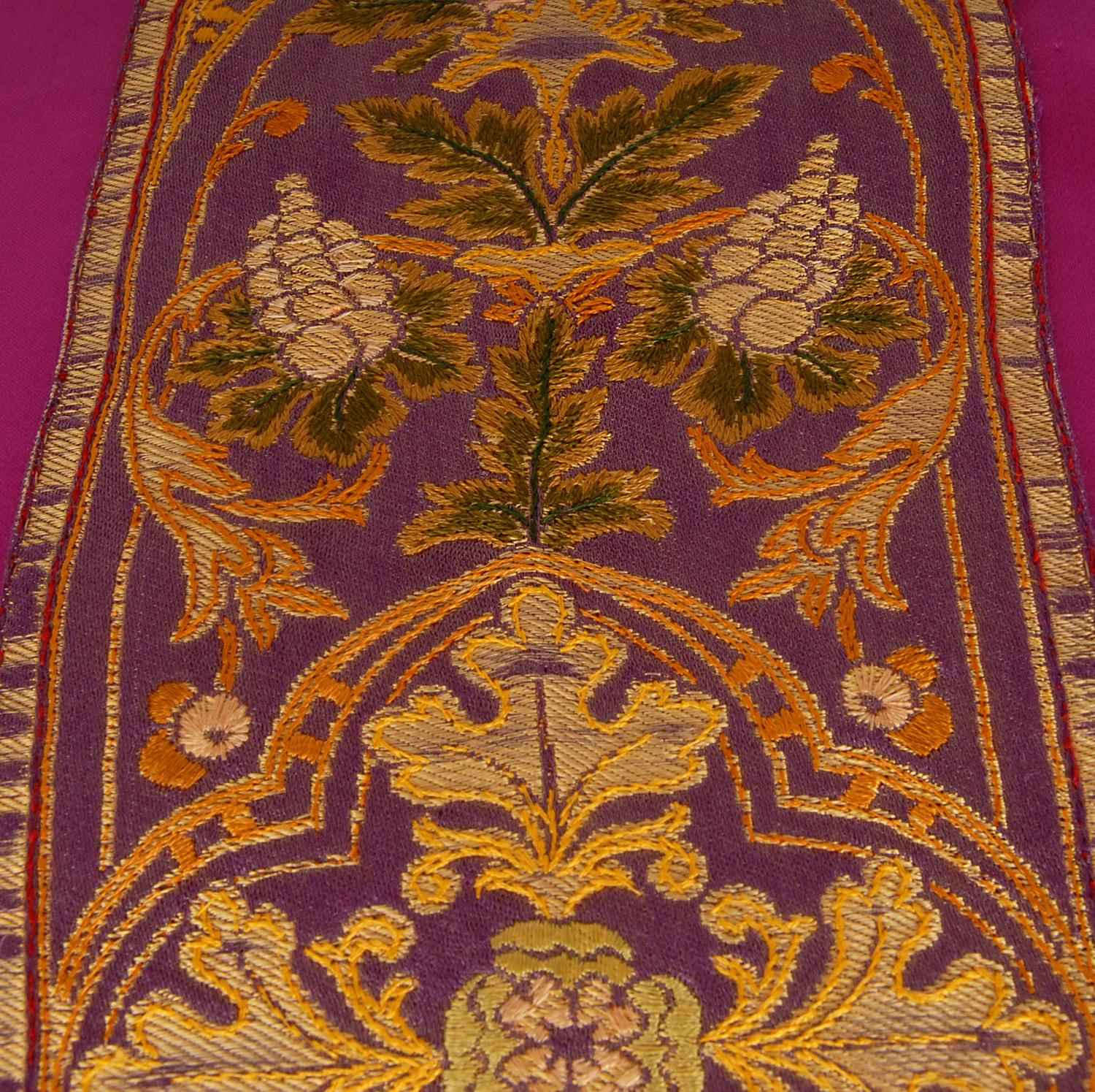 Cuscino Impero Napoleonico Ricamo in filo di seta francese nappe di seta casula in vendita 2