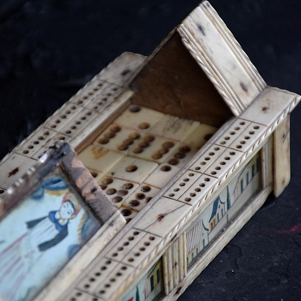 Napoleonic Prisoner of War Painted Casket Dominoes Set In Good Condition For Sale In London, GB