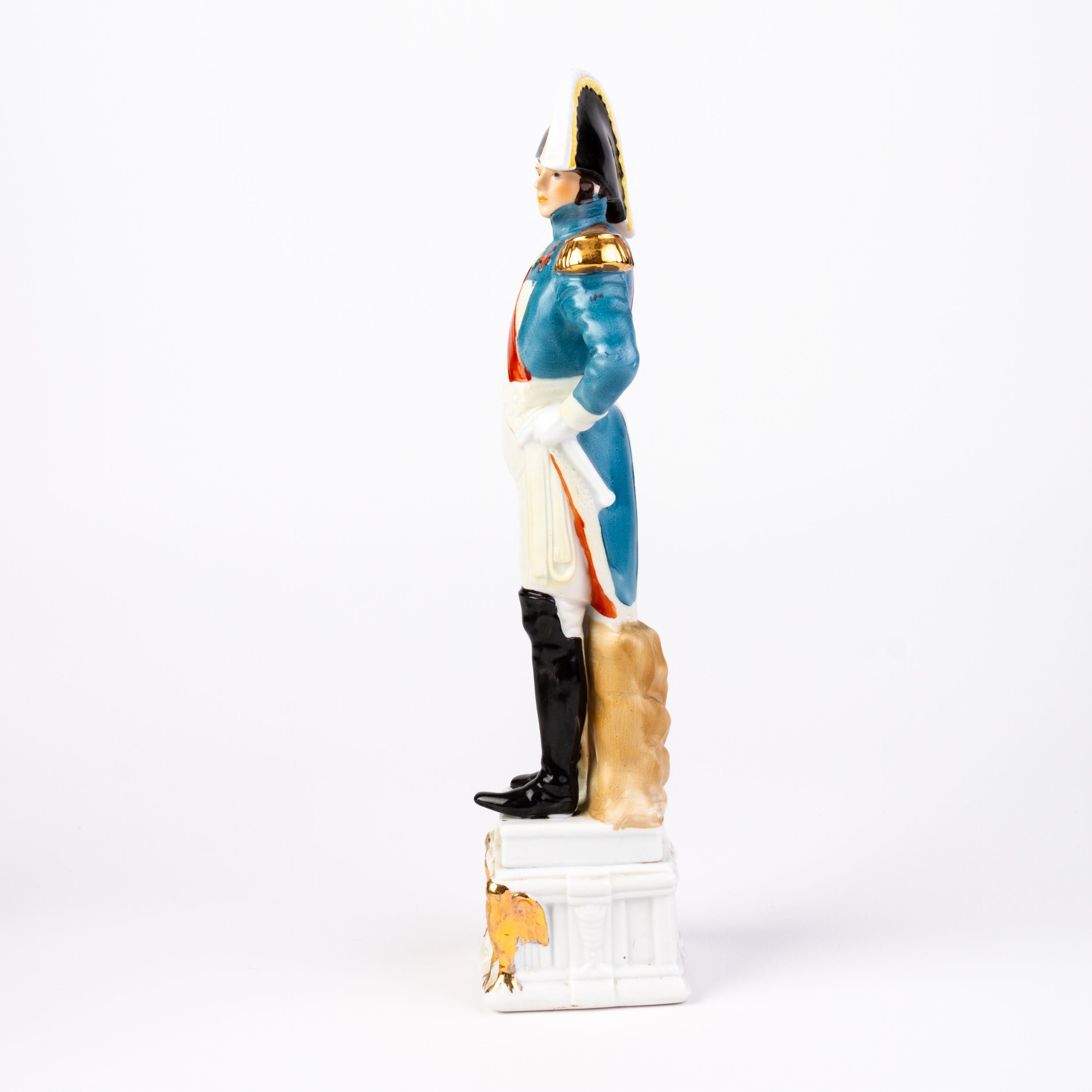 Napoleonic Soldier Fine 24KT Gold Porcelain Figure  In Good Condition For Sale In Nottingham, GB