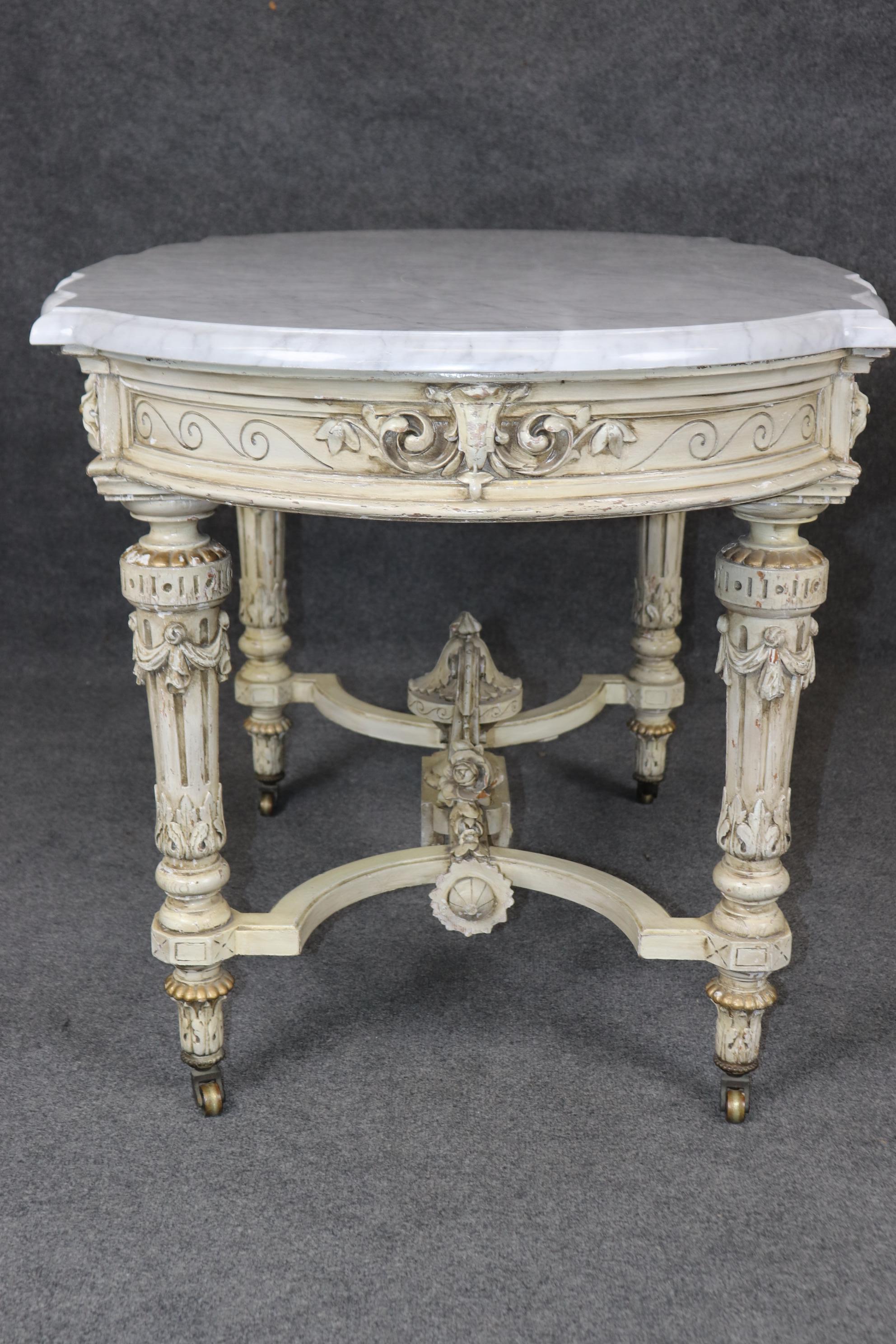 Mitteltisch im napoleonischen Stil mit cremefarbener bemalter Marmorplatte im Sevres-Stil, Placques im Zustand „Gut“ im Angebot in Swedesboro, NJ