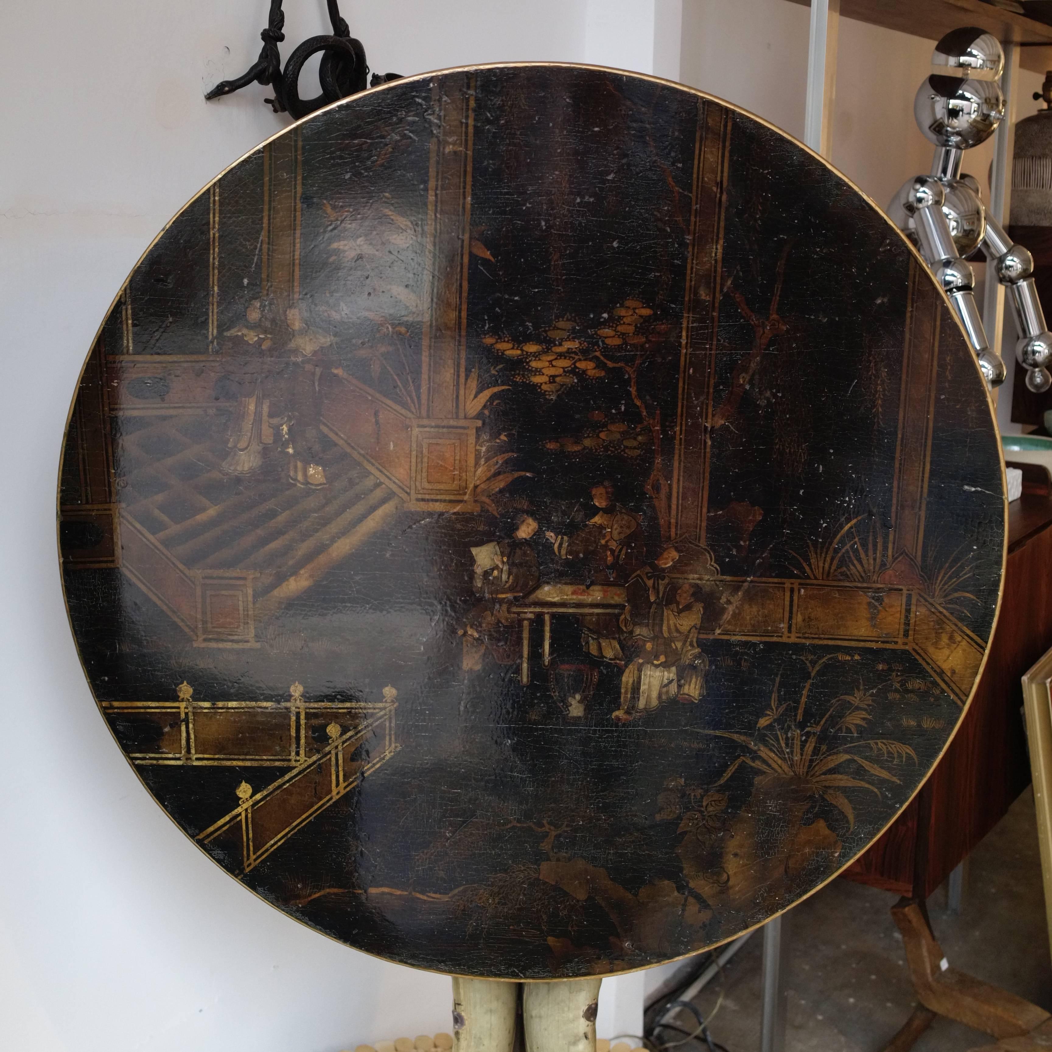 Napoleon III Tripod Table, Chinese Lacquered Decor Tilting Tray and Horn Feet In Good Condition In Paris, FR