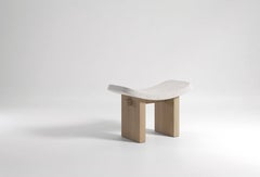 Tabouret contemporain Nara en tissu et bois