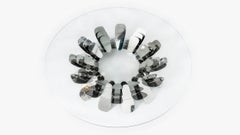 Narciso, Skulpturaler geometrischer Mitteltisch aus Edelstahl von Pedro Cerisola