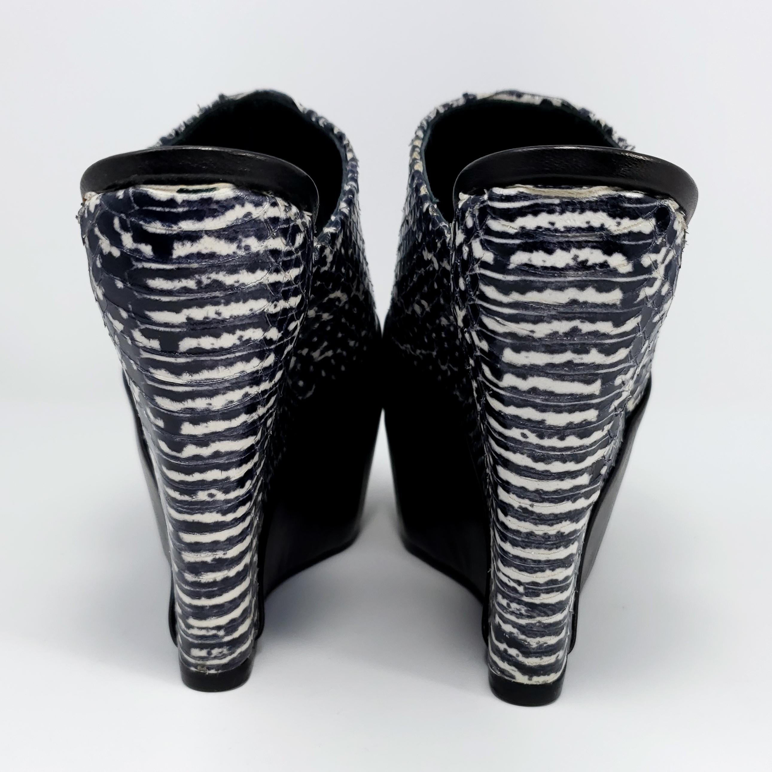 Sandales compensées à plateforme en peau de python Narciso Rodriguez, taille US 7,5 Pour femmes en vente