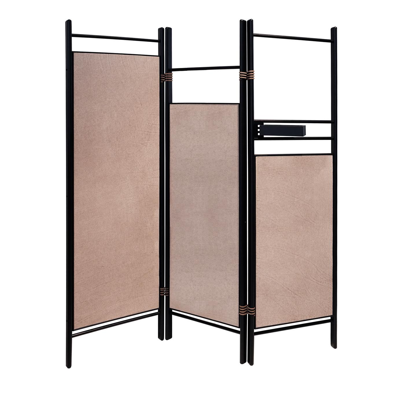 A sophisticated piece of functional decor that will create a private area in a large room, this screen is composed of three panels that can open completely to 360° covered in fine Moteado leather. The structure is made of stained oak and is enriched