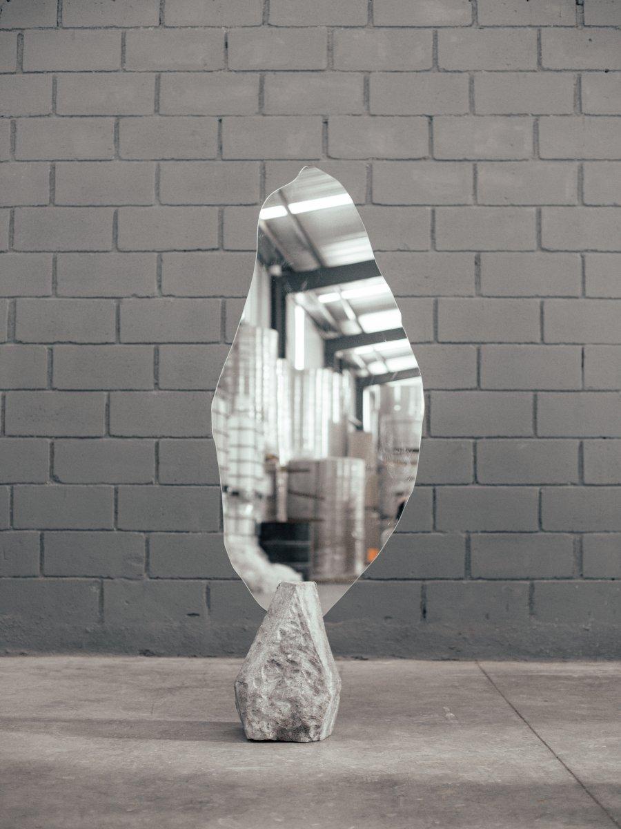 Narciso Uno-Spiegel von Andres Monnier (Moderne) im Angebot