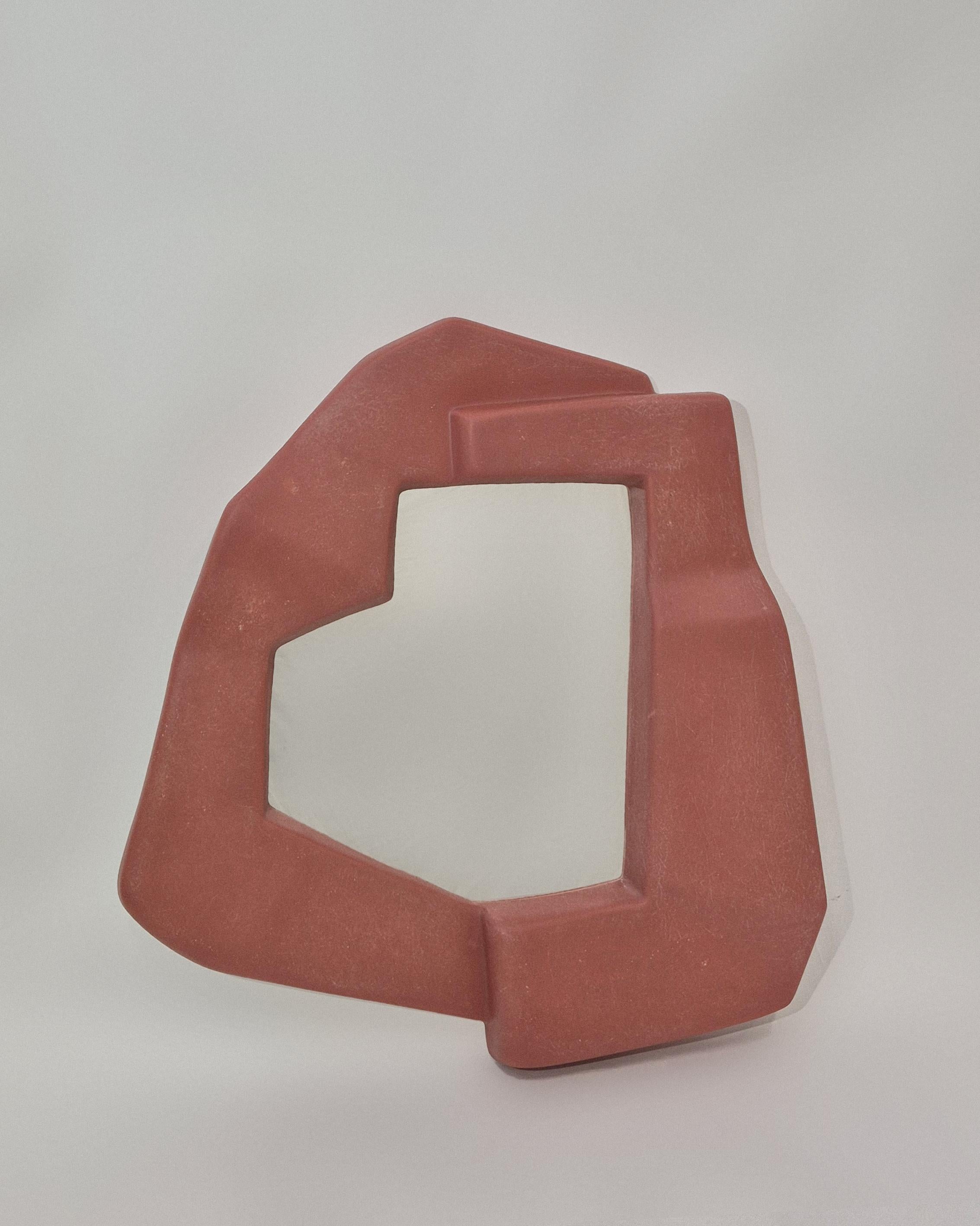 Fait main Miroir mural Narcissi en corail foncé, fabriqué à la main en Suède par VAVA Objects en vente