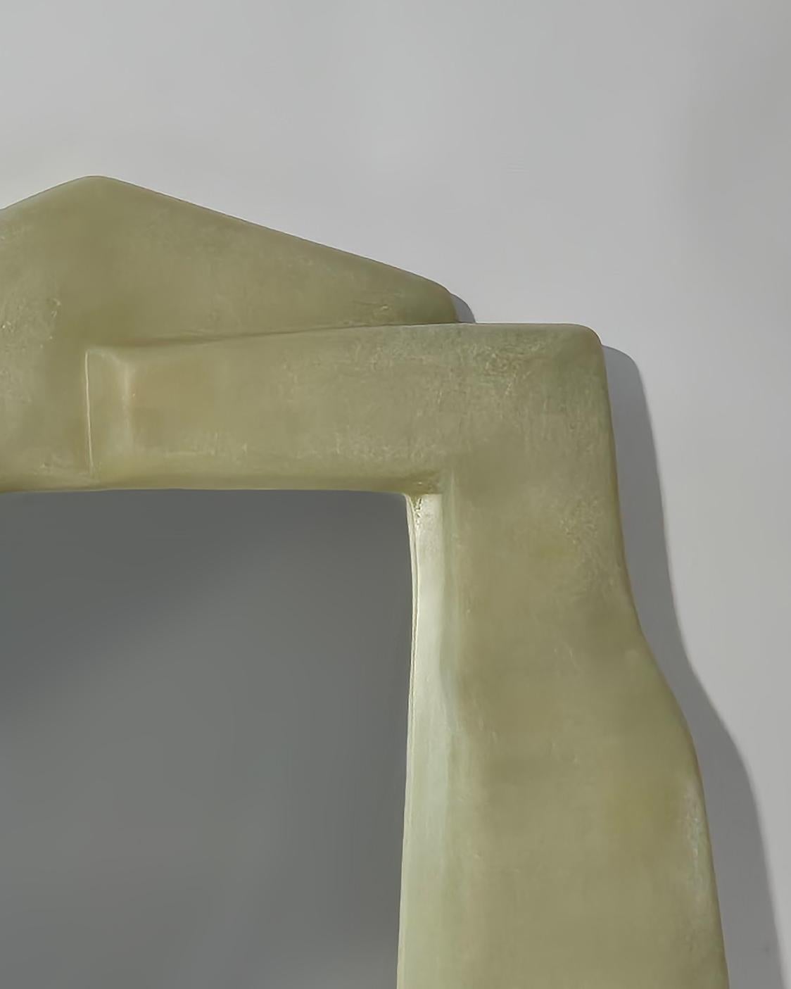 Brutalisme Miroir mural Narcissi en vert brut, fabriqué à la main en Suède par VAVA Objects en vente