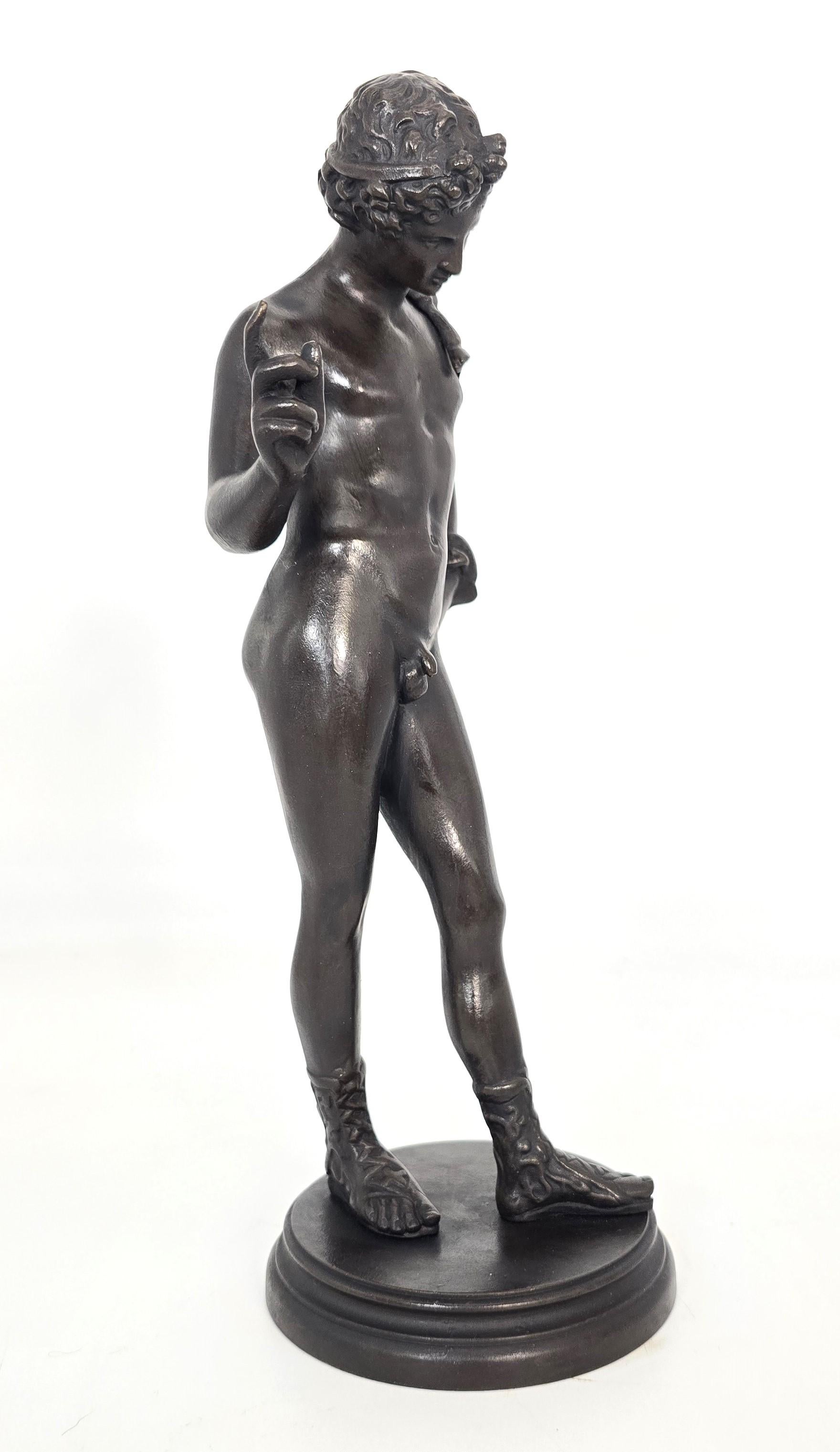 Bronze Narcisse, sculpture en bronze italienne de grand tour vers 1890 en vente