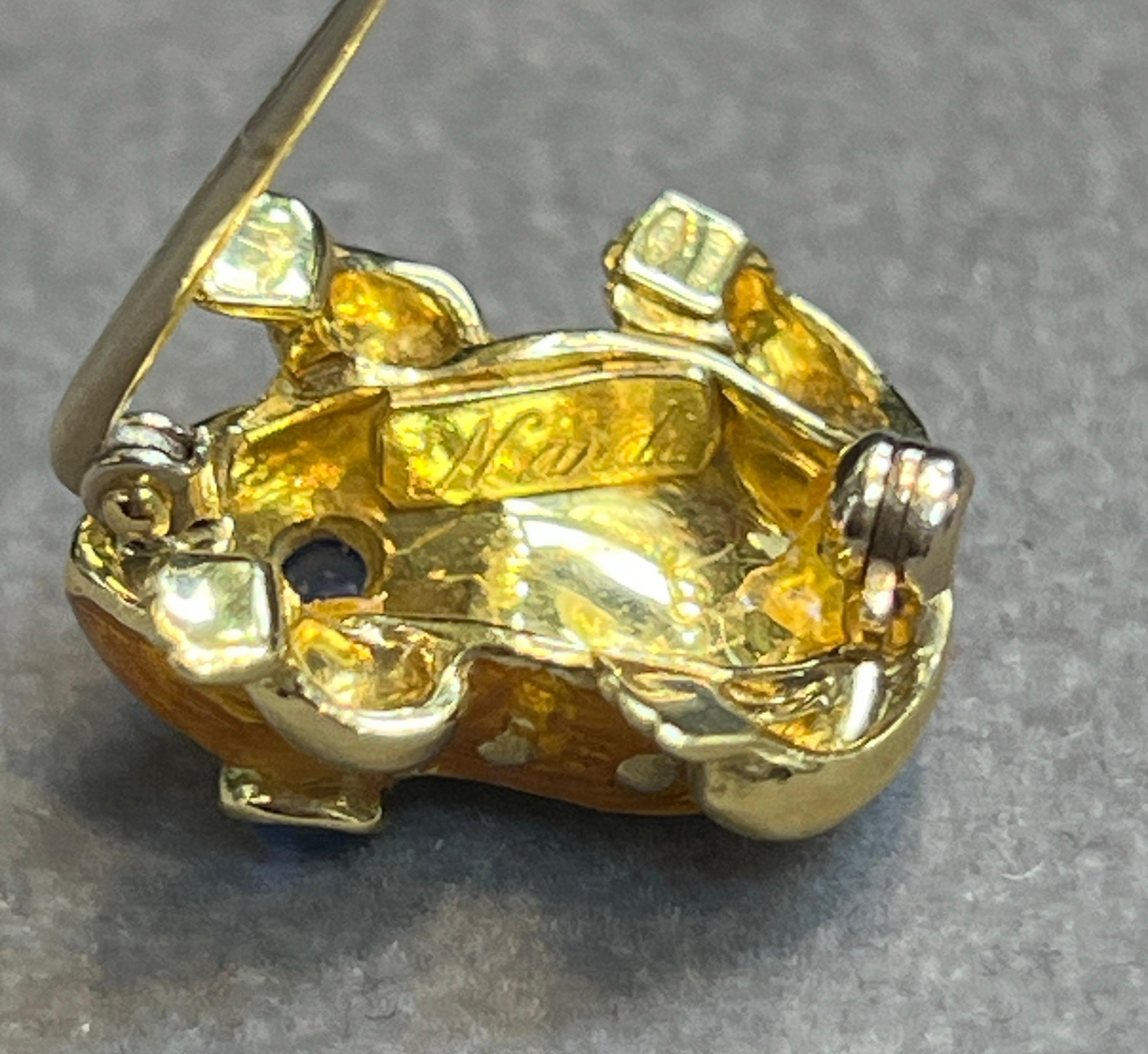 Spilla a forma di rana in smalto e zaffiro Nardi In condizioni ottime in vendita a New York, NY