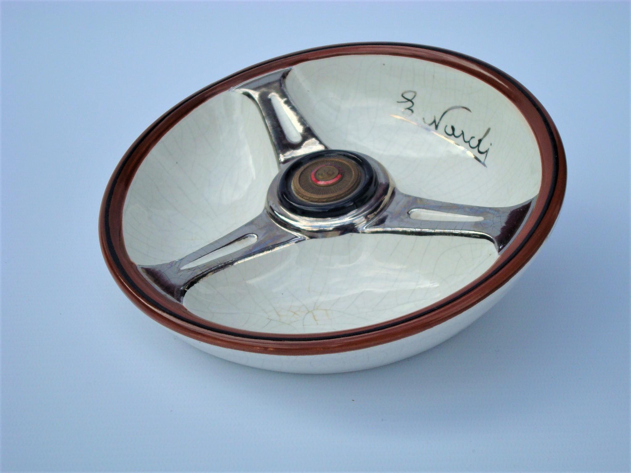Nardi Jaguar Steering Wheel Ceramic Cigar Ashtray, Italy, ca. 1960's In Good Condition In Buenos Aires, Olivos