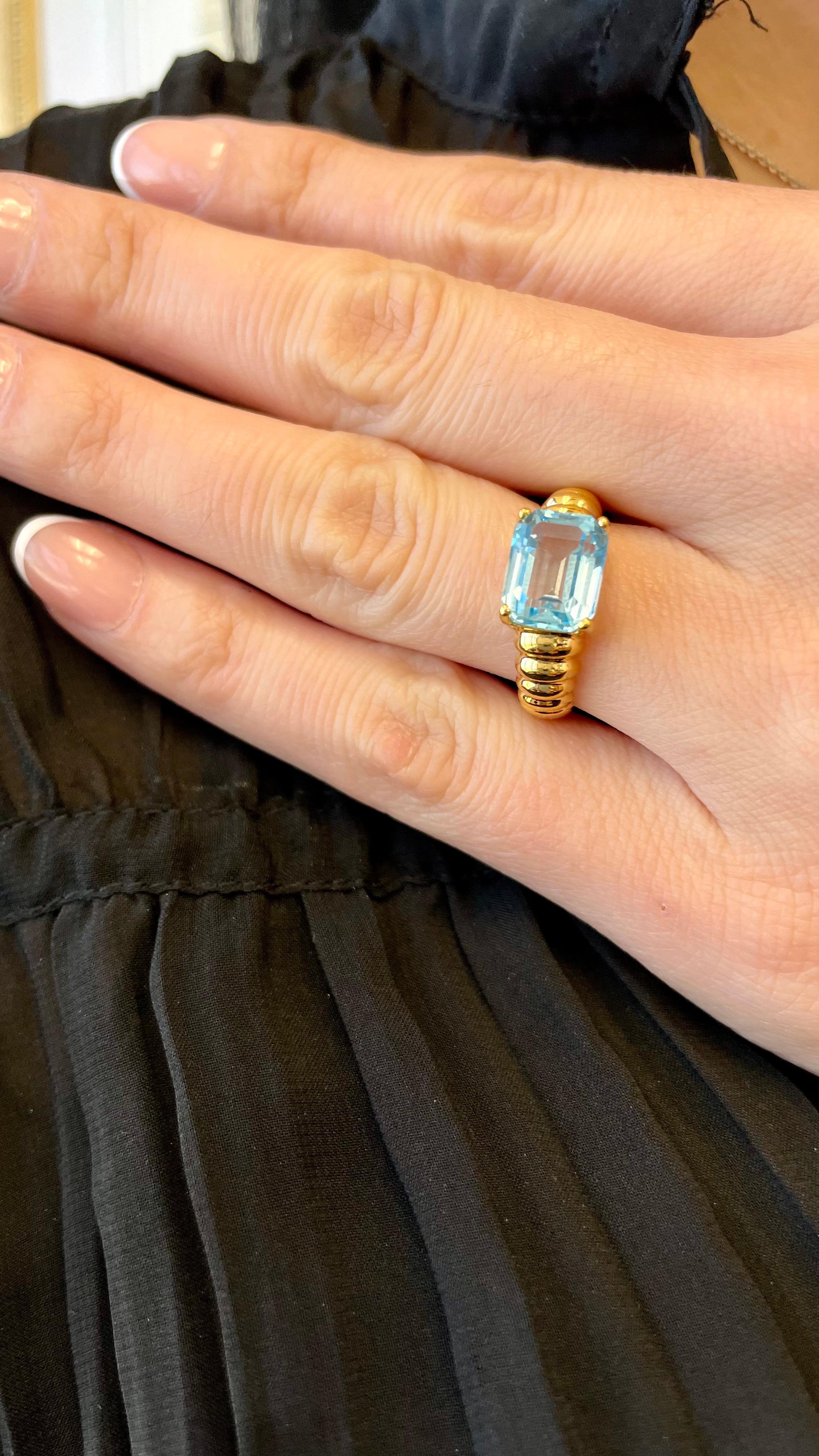 Nari Fine Jewels Emerald Cut Blue Topaz Fluted Dome Ring 14K Yellow Gold For Sale 1