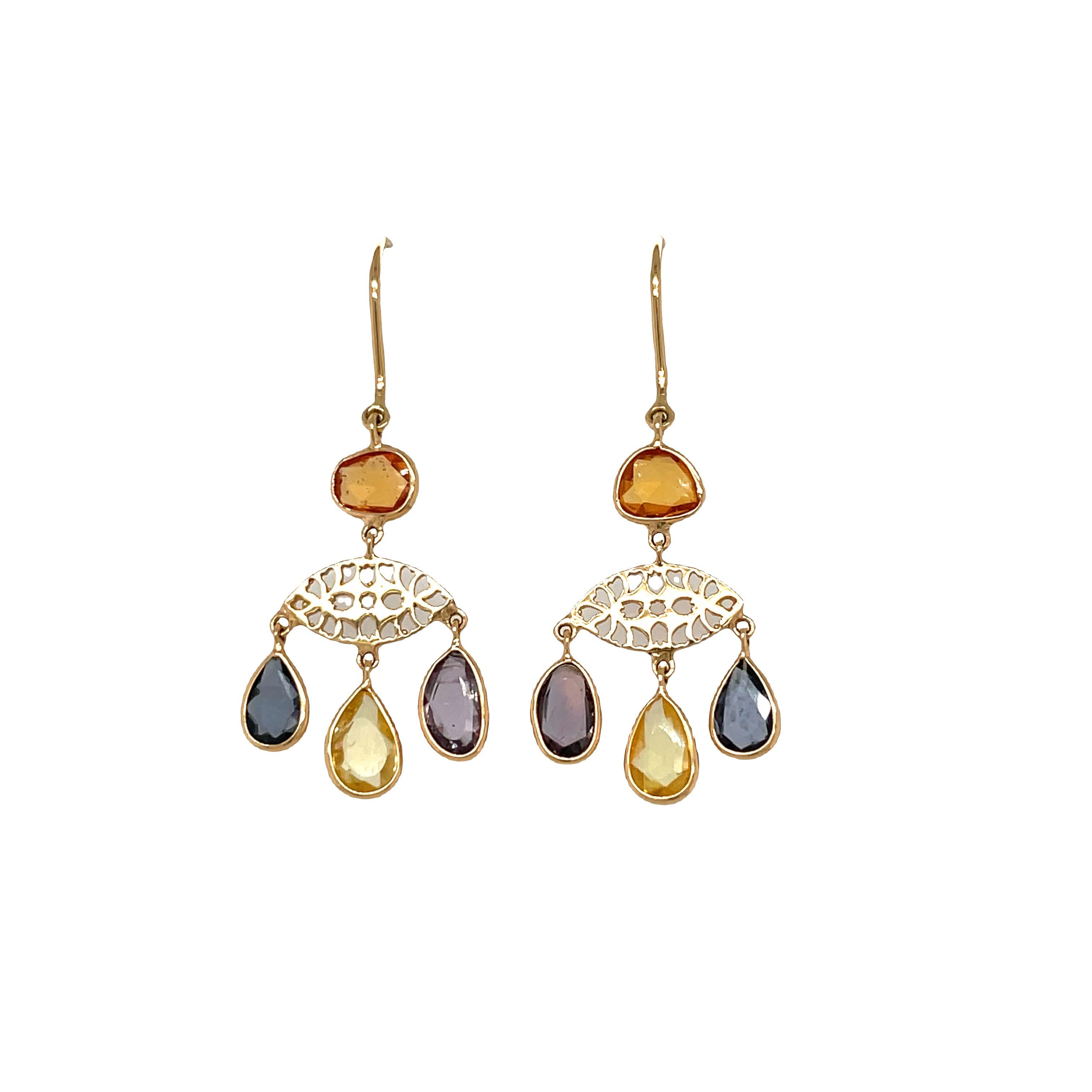 Taille mixte Nari Fine Jewels Boucles d'oreilles pendantes en saphirs multicolores « Evil Eye » fabriquées à la main   en vente