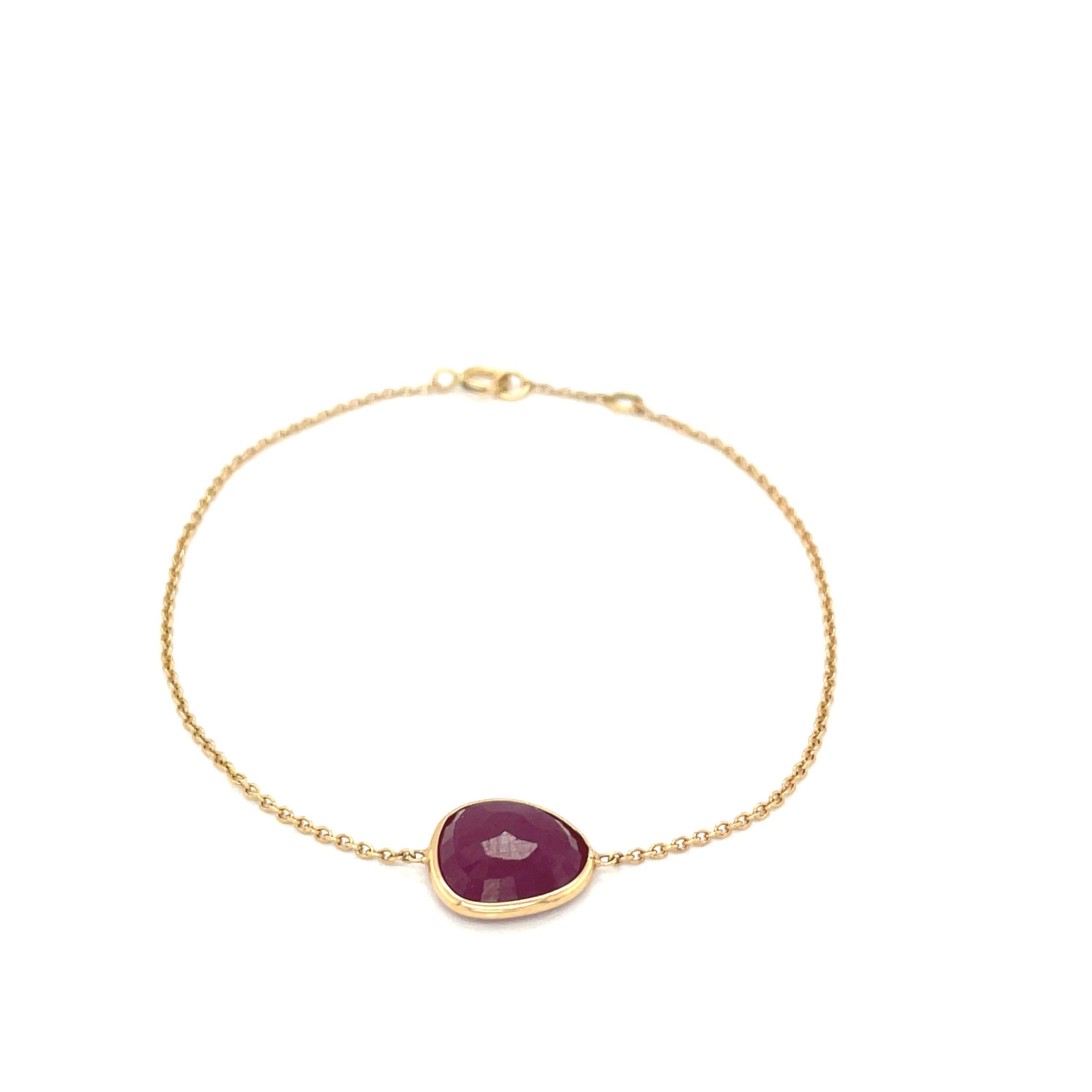 Artisan Nari Fine Jewels - Bracelet en rubis de forme dénudée fabriqué à la main en 18 carats en vente