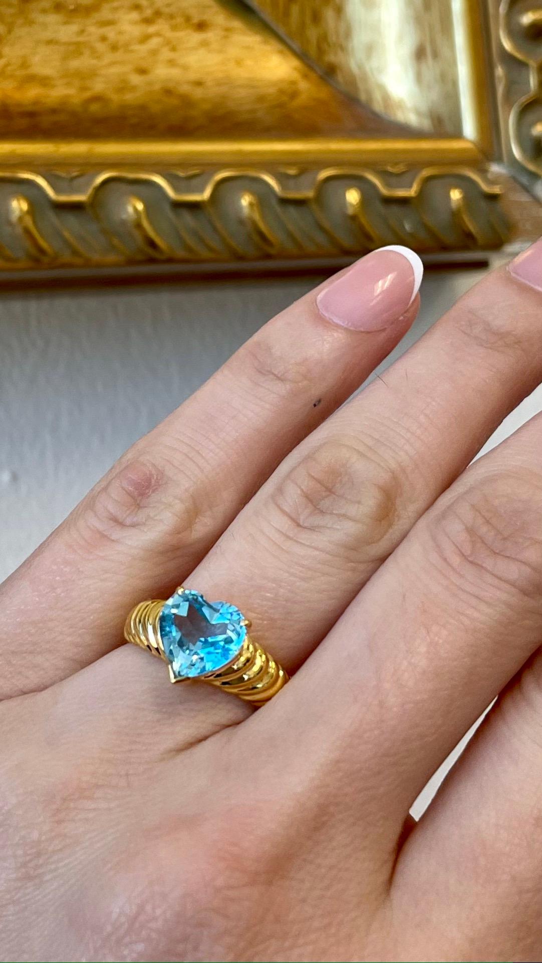 Nari Fine Jewels Heart Blue Topaz Fluted Dome Ring 14K Yellow Gold In New Condition For Sale In beverly hills, CA