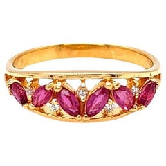 Nari Fine Jewels Marquise-Rubin und Diamantring aus 14 Karat Gelbgold