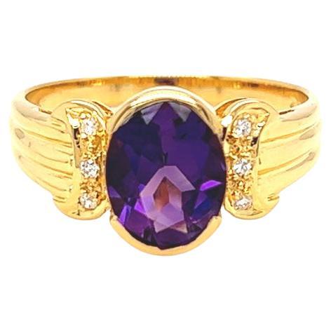 Nari Fine Jewels Oval Amethyst and Diamond Ribbed Shank Ring 14K Yellow Gold For Sale