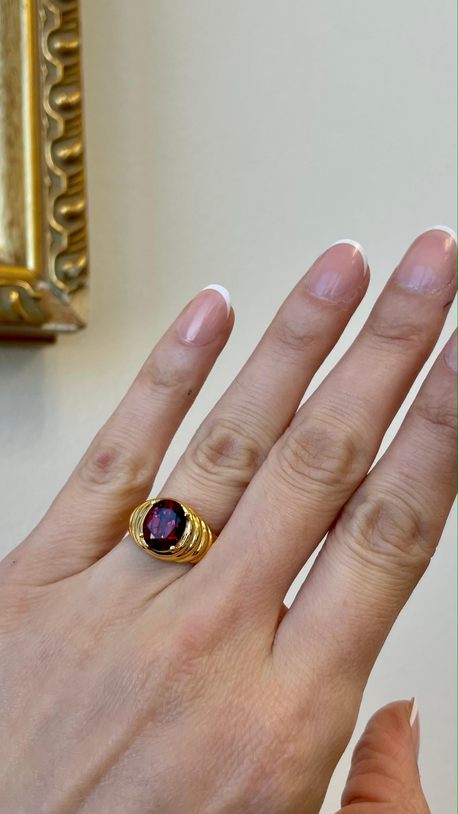 Nari Fine Jewels Oval Garnet Fluted Dome Ring 14K Yellow Gold For Sale 1
