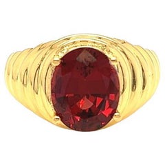 Nari Fine Jewels Ovaler Granat geriffelter Dome Ring 14K Gelbgold