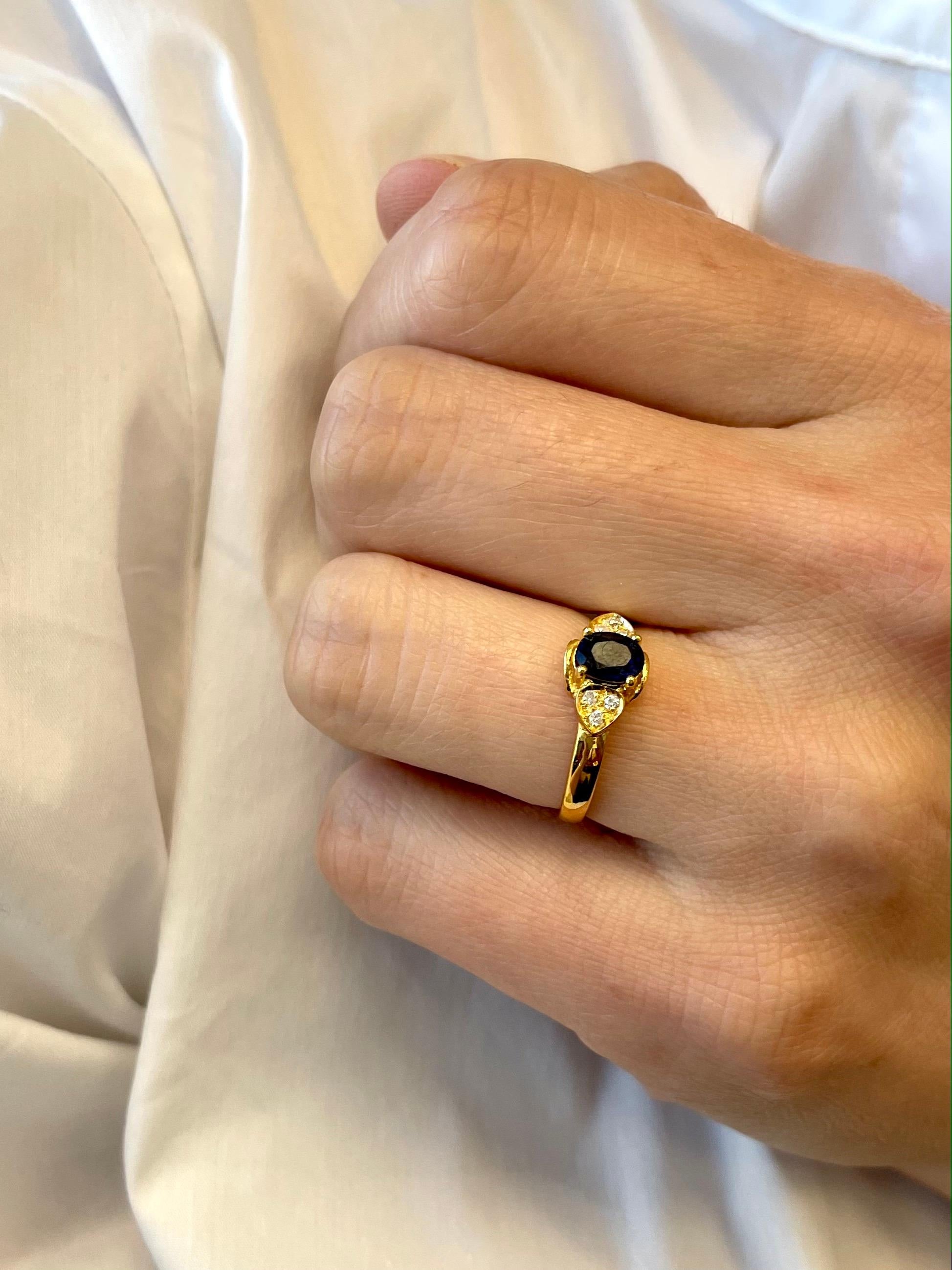 Nari Fine Jewels 14k Gelbgold Ring mit ovalem Saphir und Diamanten Damen im Angebot