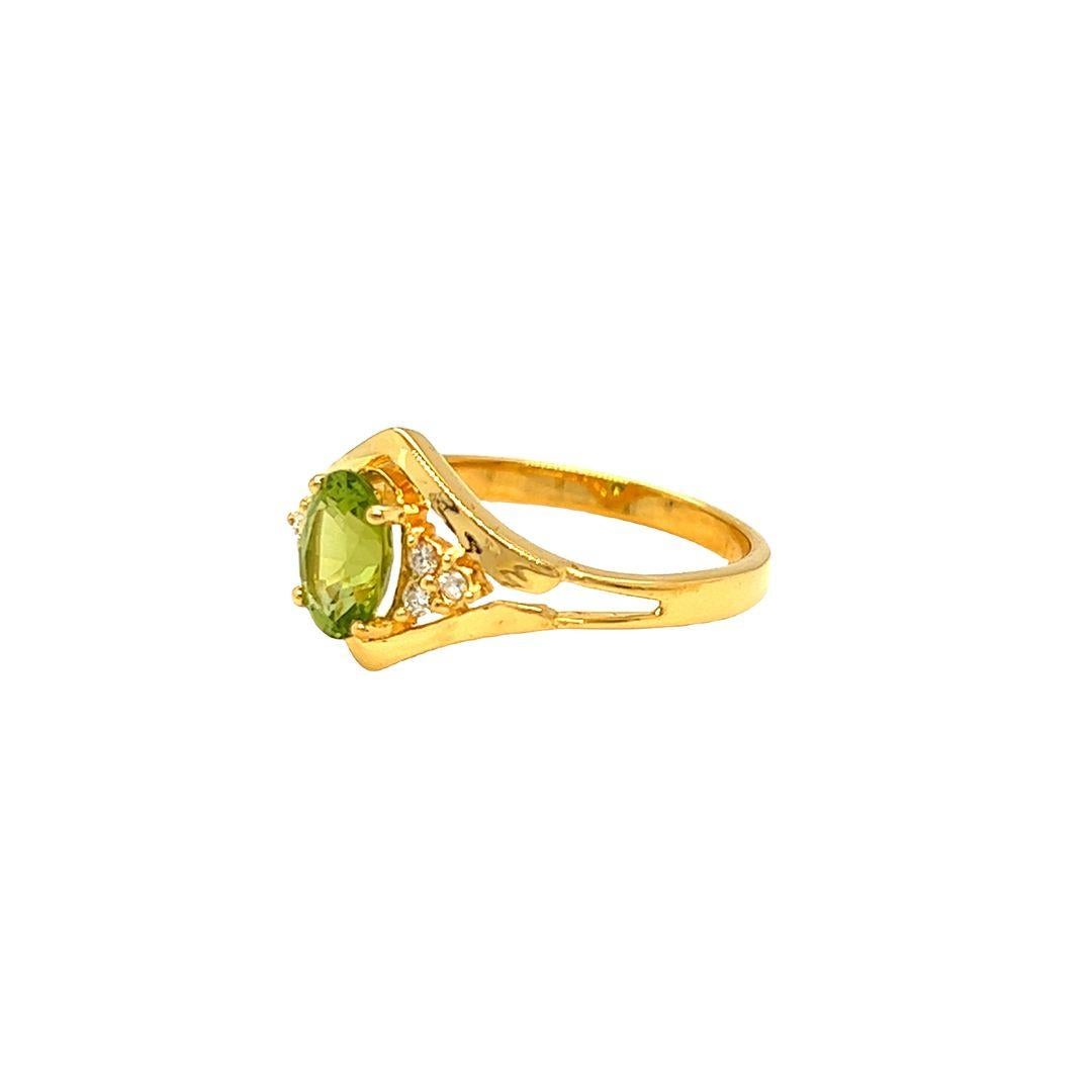 Women's Nari Fine Jewels Peridot and Diamond Chevron Accents Ring 14K Yellow Gold For Sale