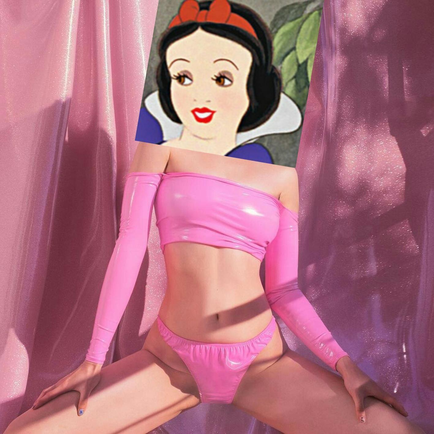 Disney's SnowWhite + sexy woman wearing pink digital collage print by Spanish artist Naro Pinosa, made famous in social media. Unique signed-by-artist piece. Authenticity certificated.
Print on photography papper. Glass and white lacquered wooden